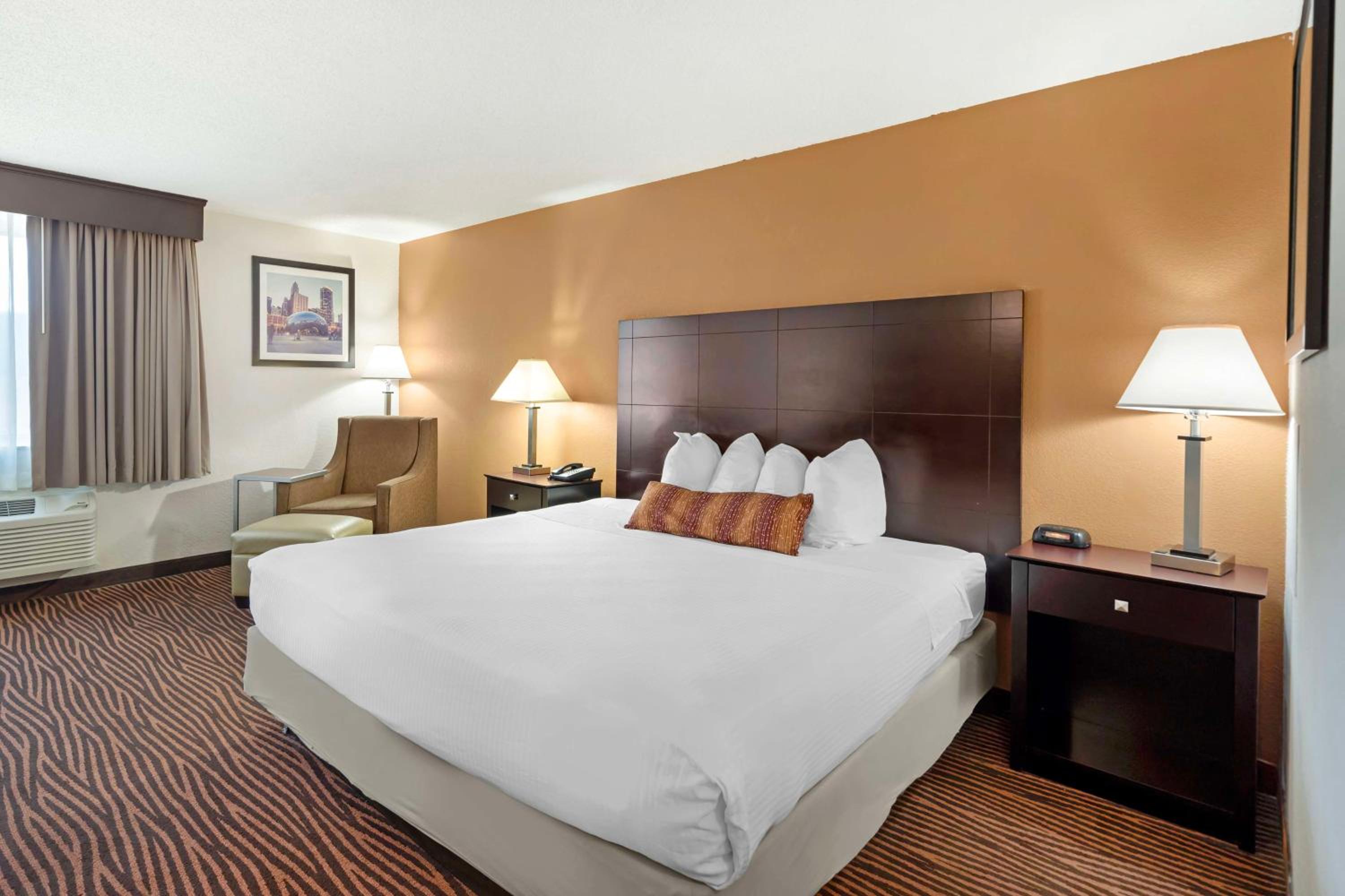 King Room - Non-Smoking - Photo 1