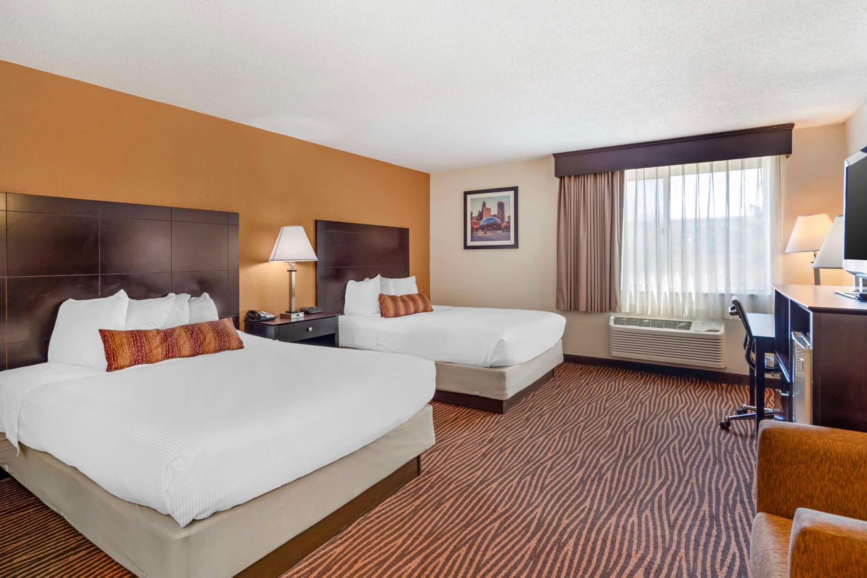 Queen Room with Two Queen Beds - Non-Smoking - Photo 1