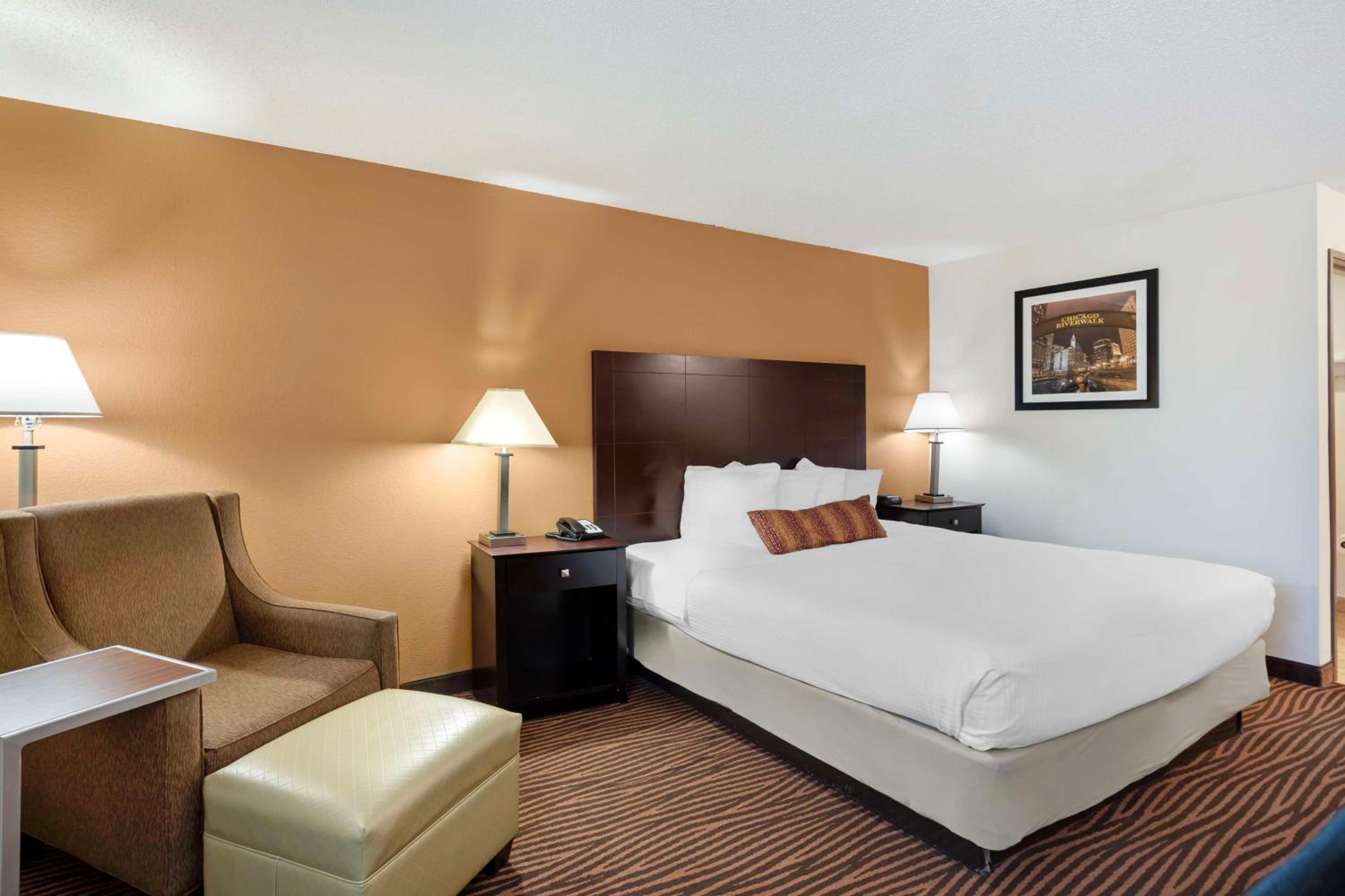 King Room - Non-Smoking - Photo 4