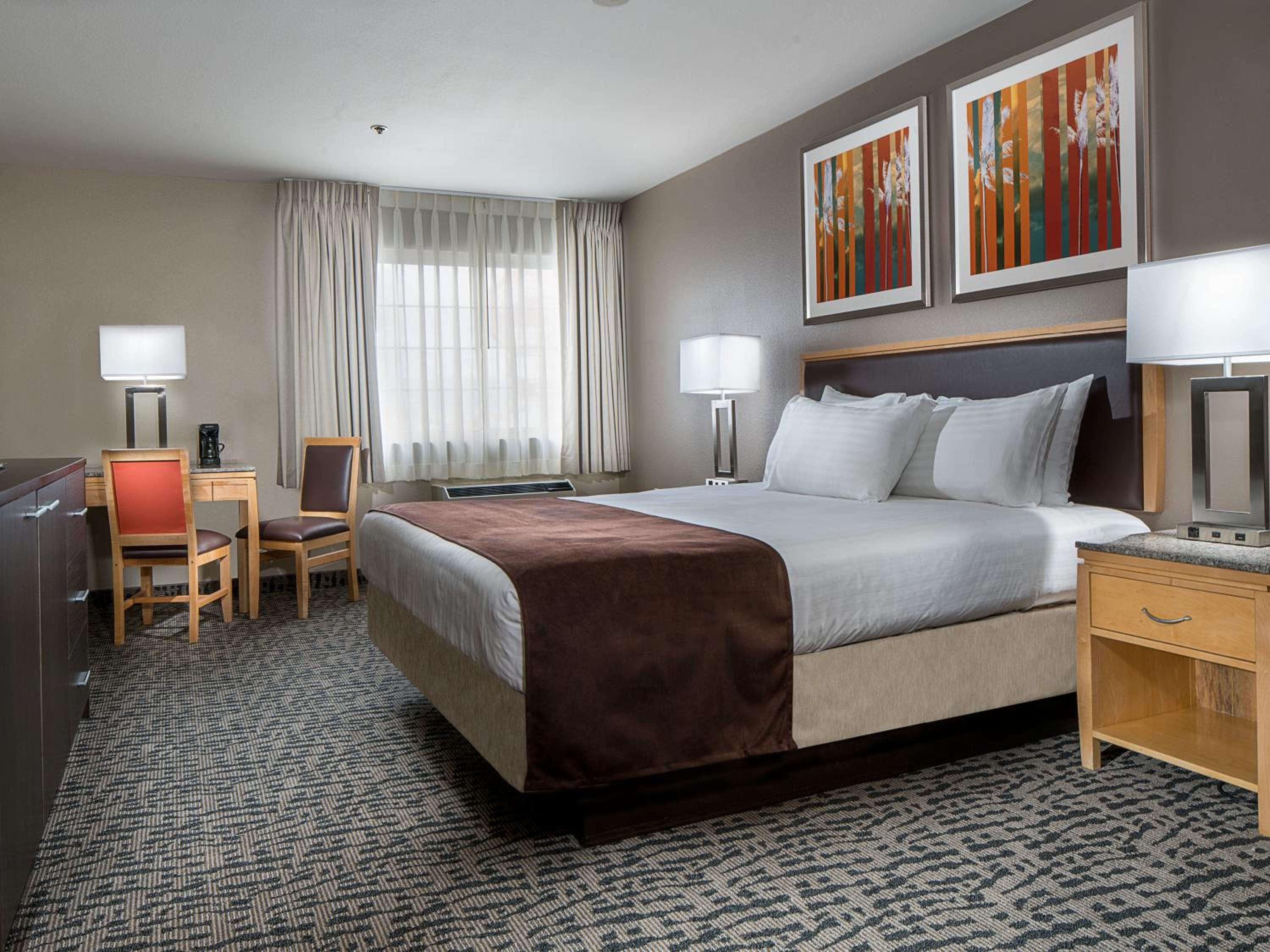 Meadows Deluxe Room 1 King - Photo 1