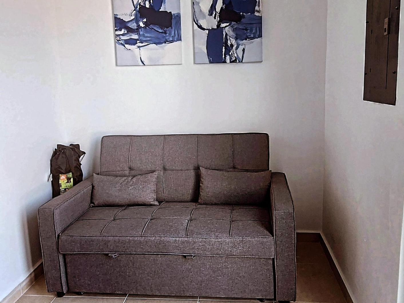 One-Bedroom Apartment photo 1