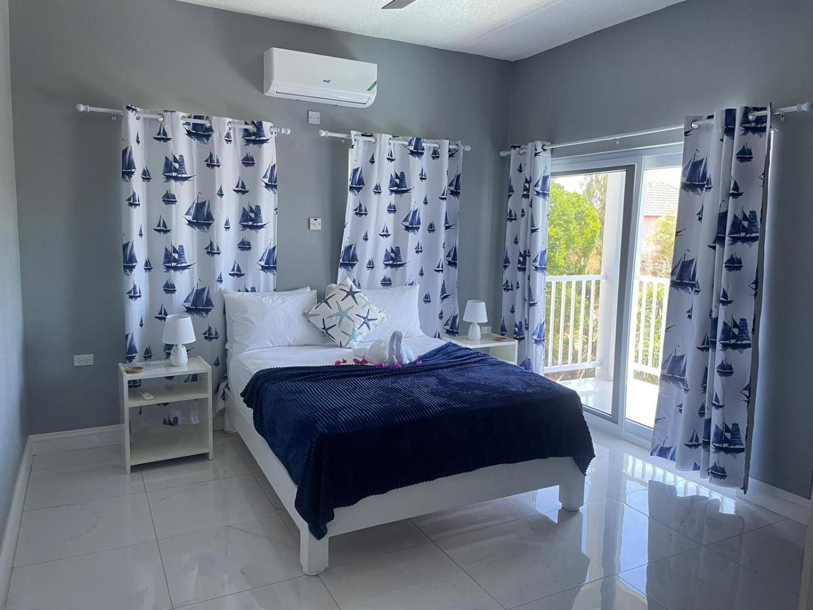 Queen Room with Pool View photo 3