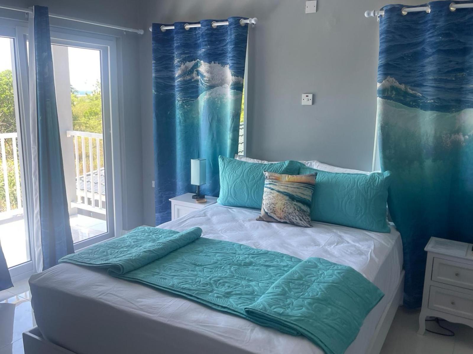 Queen Room with Pool View photo 2
