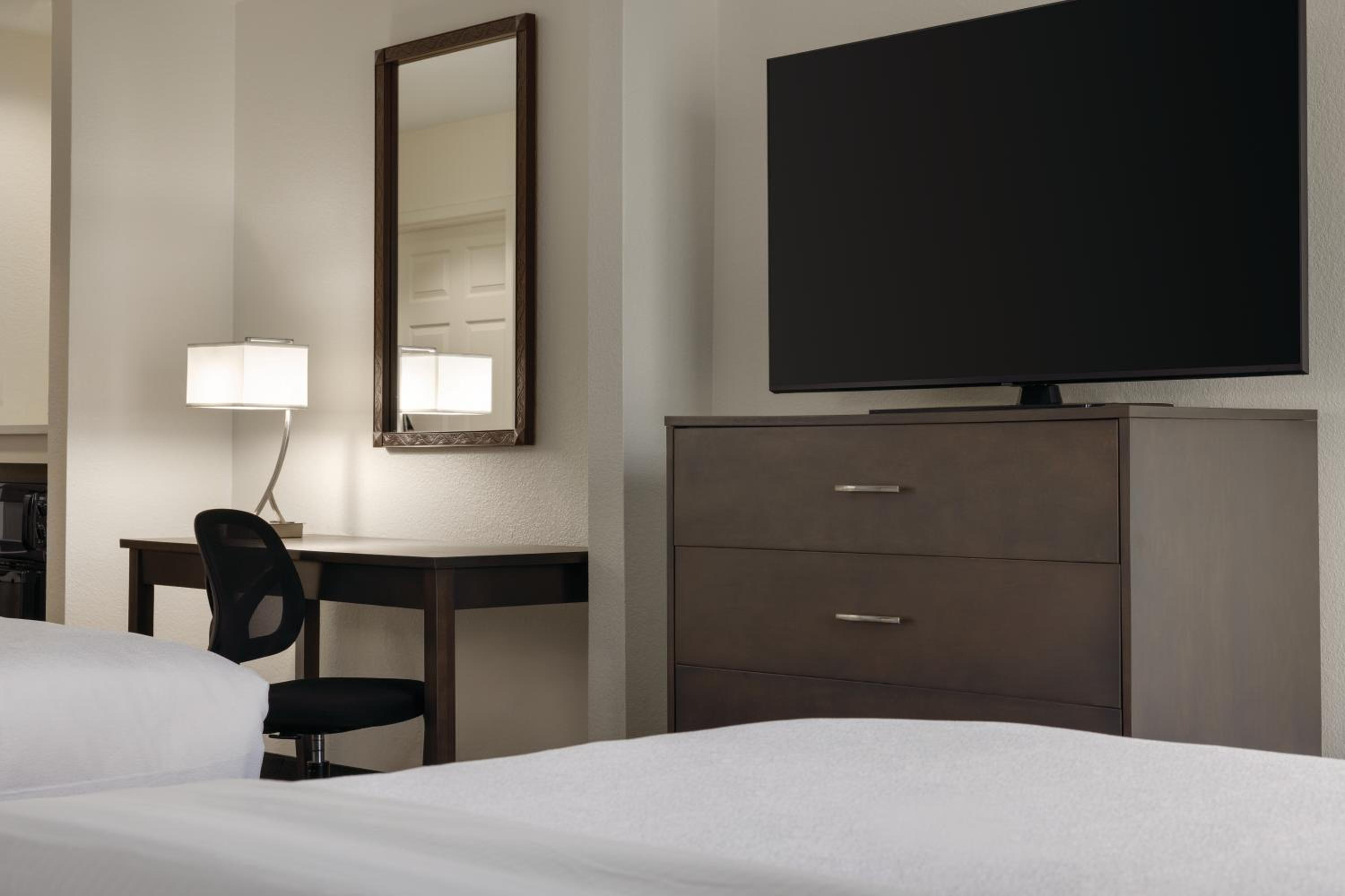 Deluxe Queen Room with Two Queen Beds - Photo 2