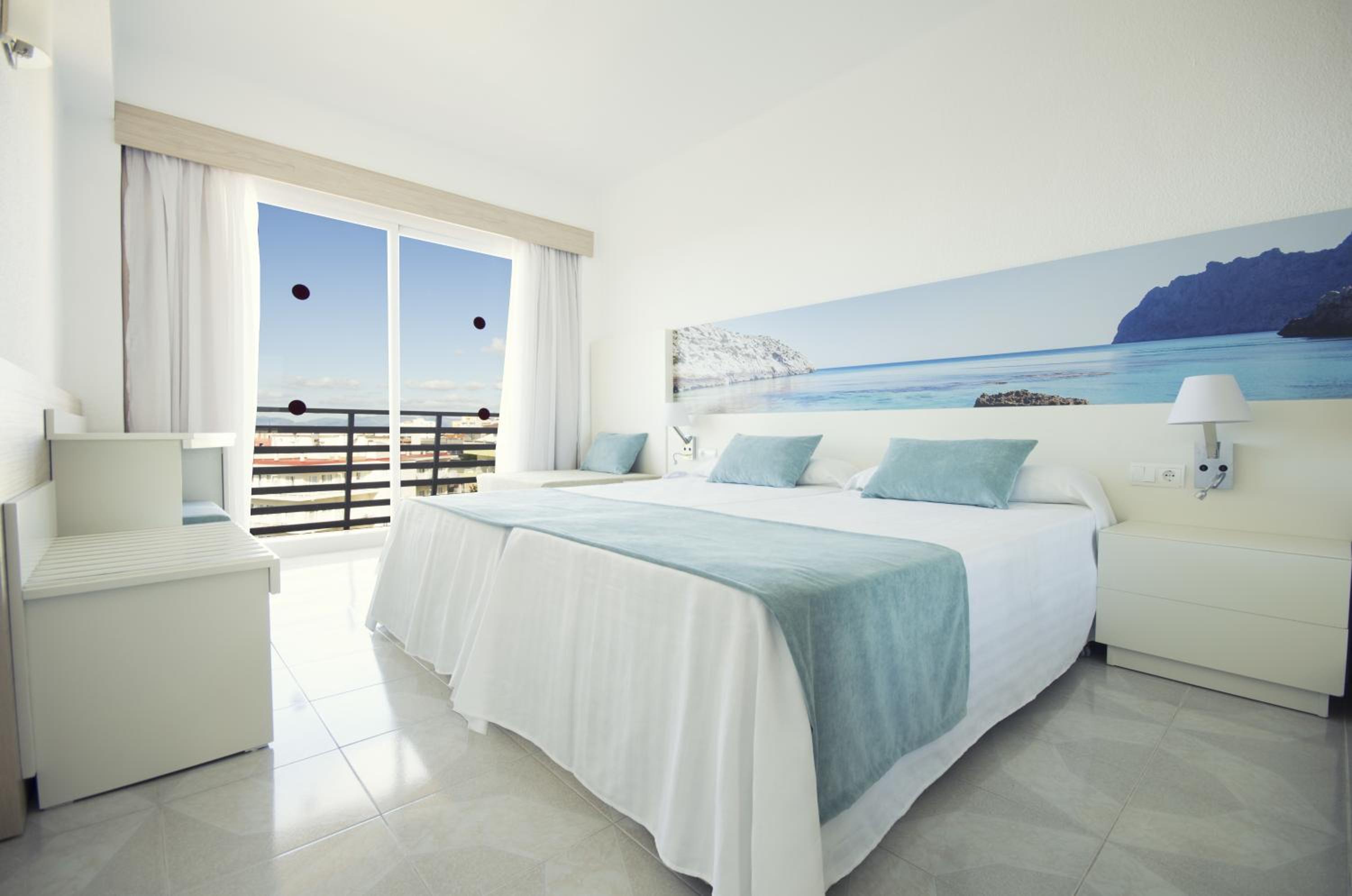 Triple Room thumbnail 6