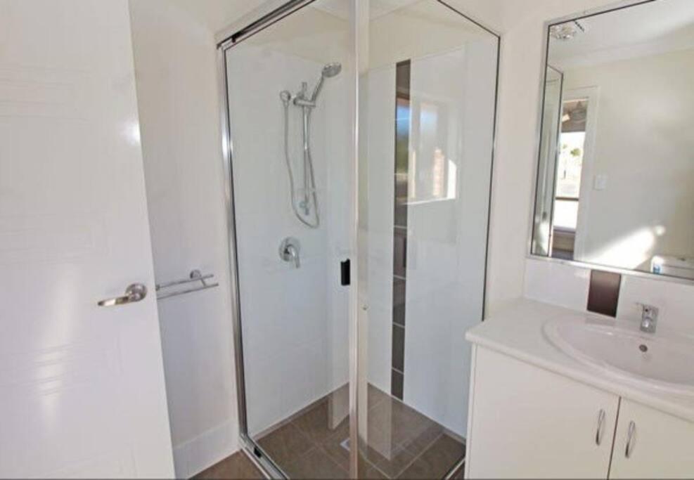 Three-Bedroom House photo 3