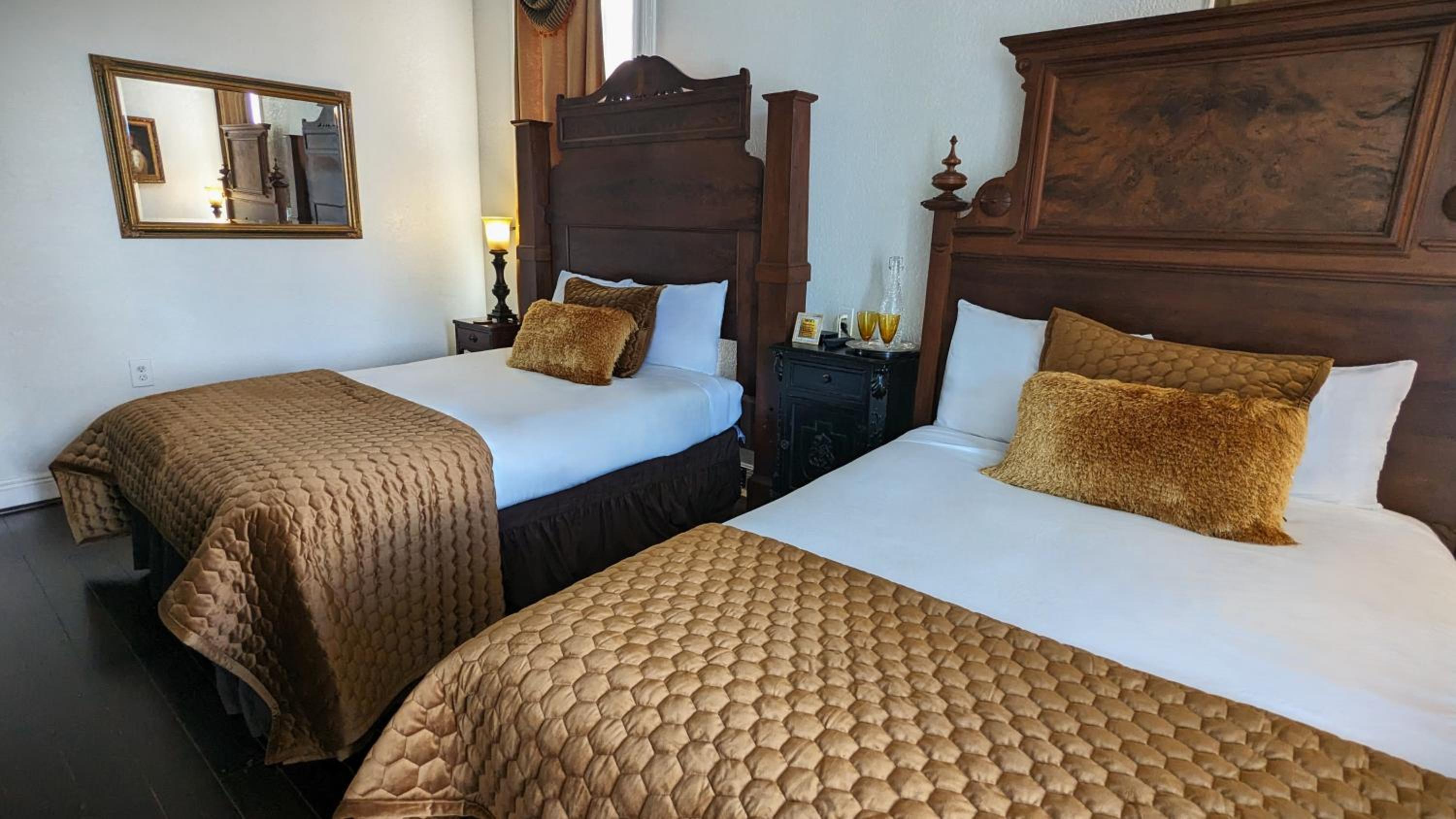 Quadruple Room with Balcony - Photo 5