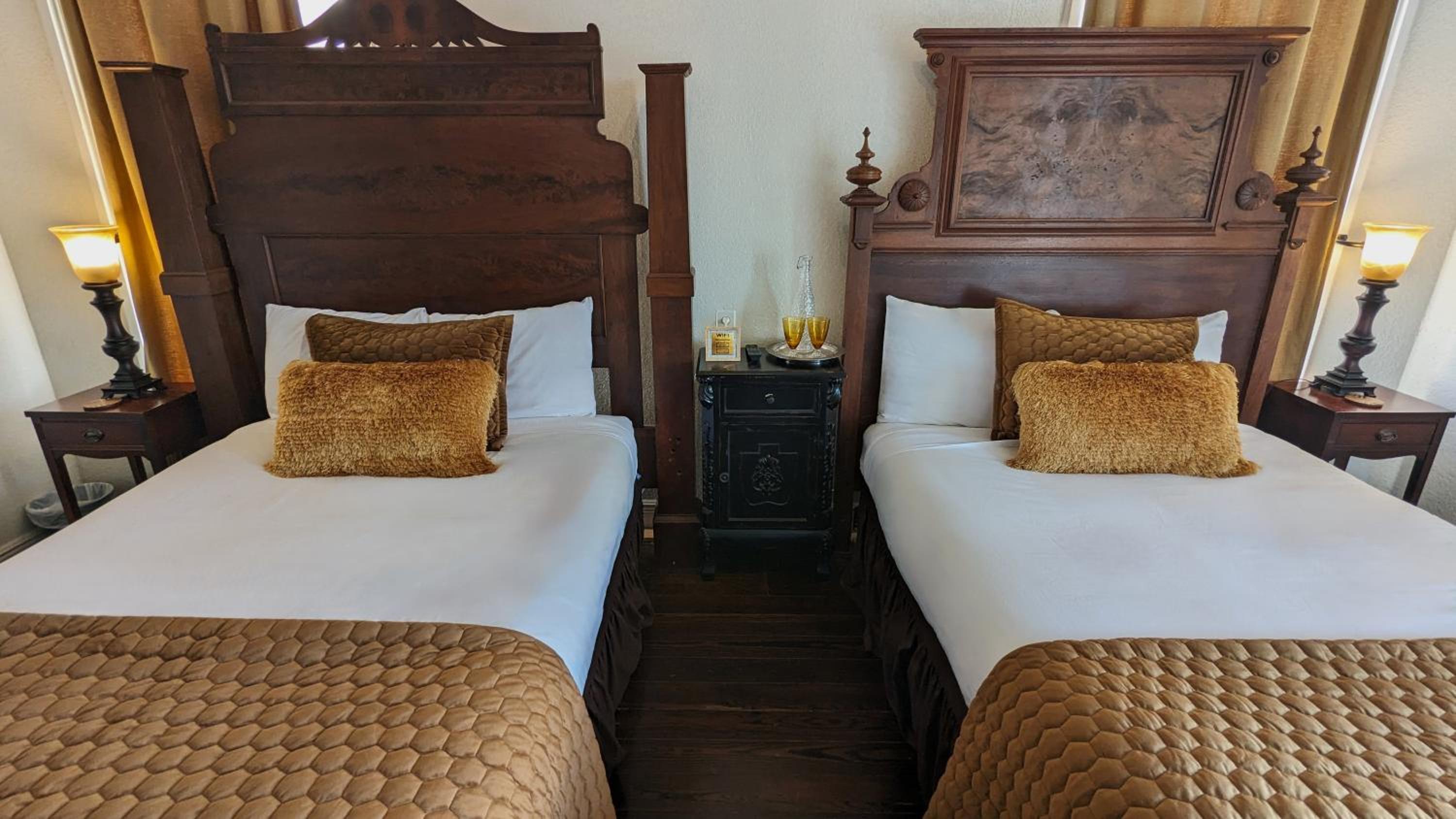 Quadruple Room with Balcony - Photo 6