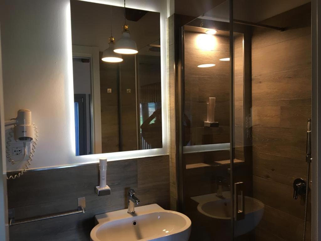 Deluxe Single Room With Balcony photo 3