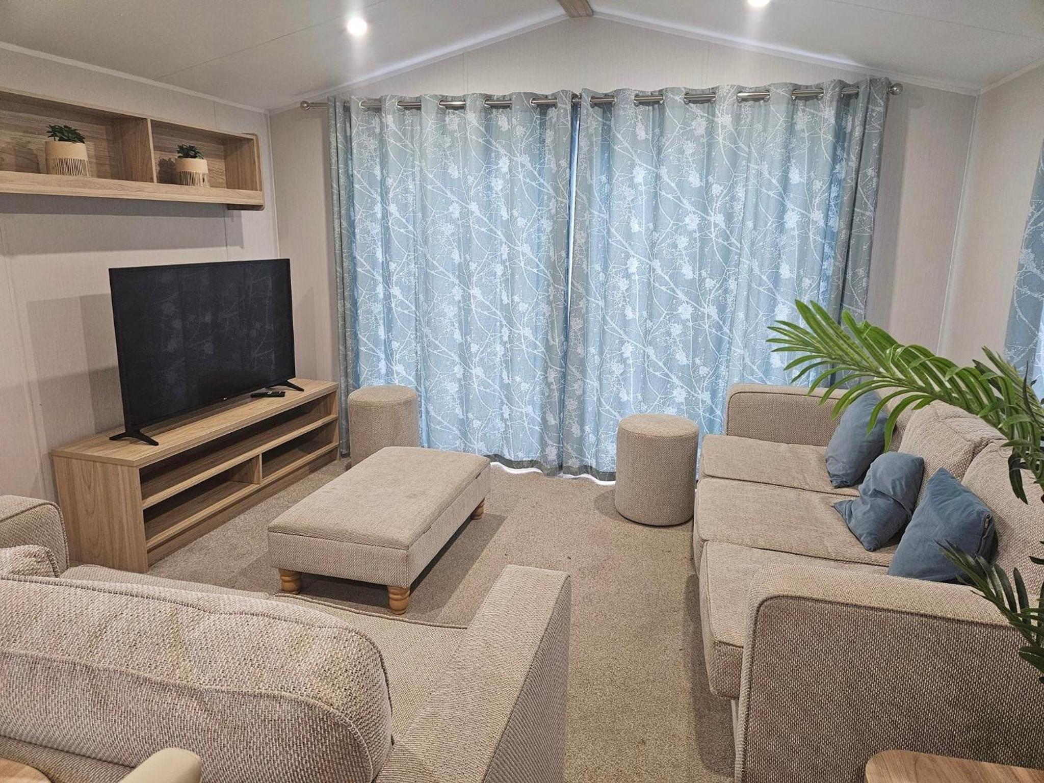 Deluxe Family Suite photo 1