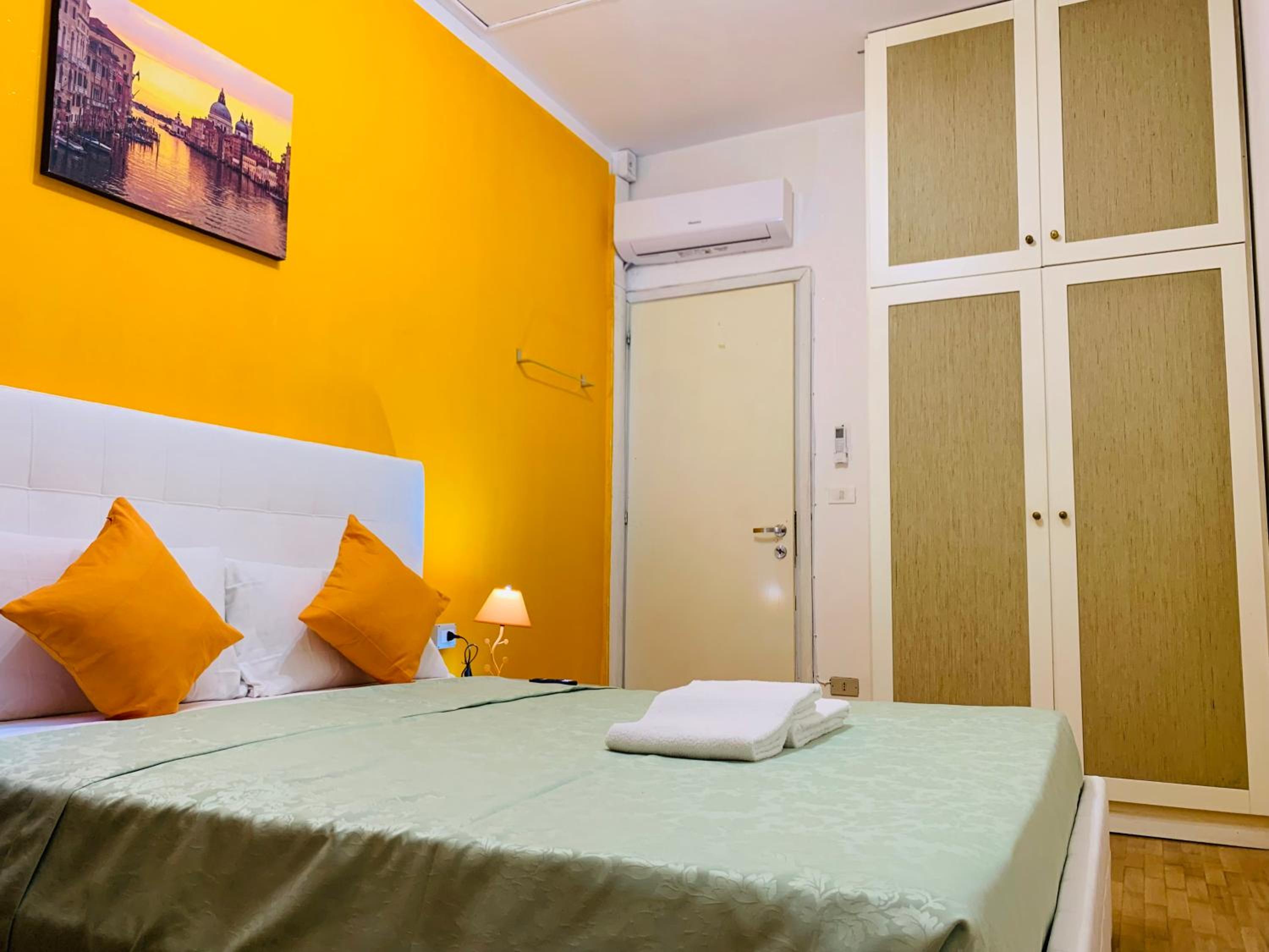 King Suite with Balcony photo 3
