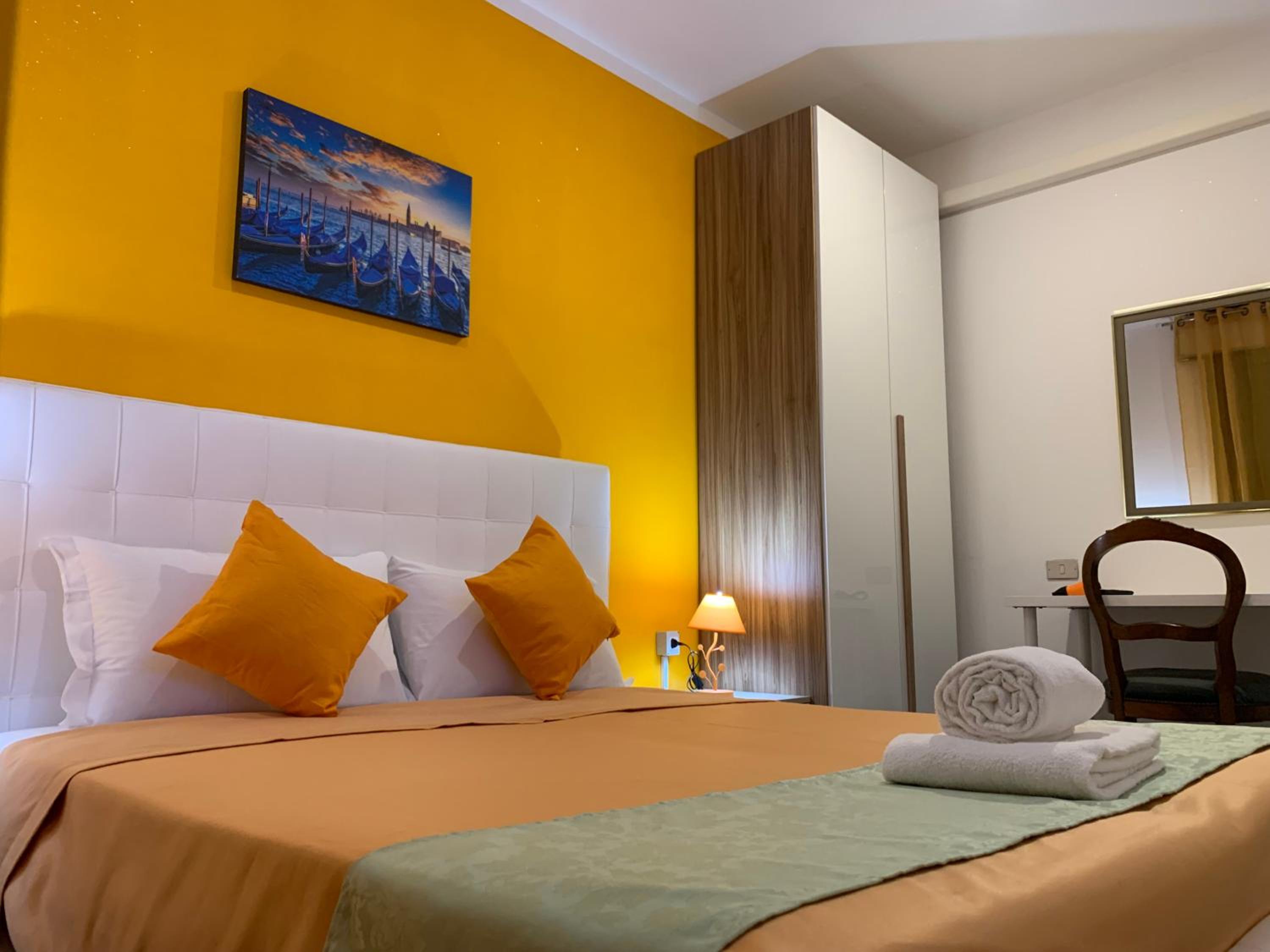 Deluxe Queen Suite photo 1