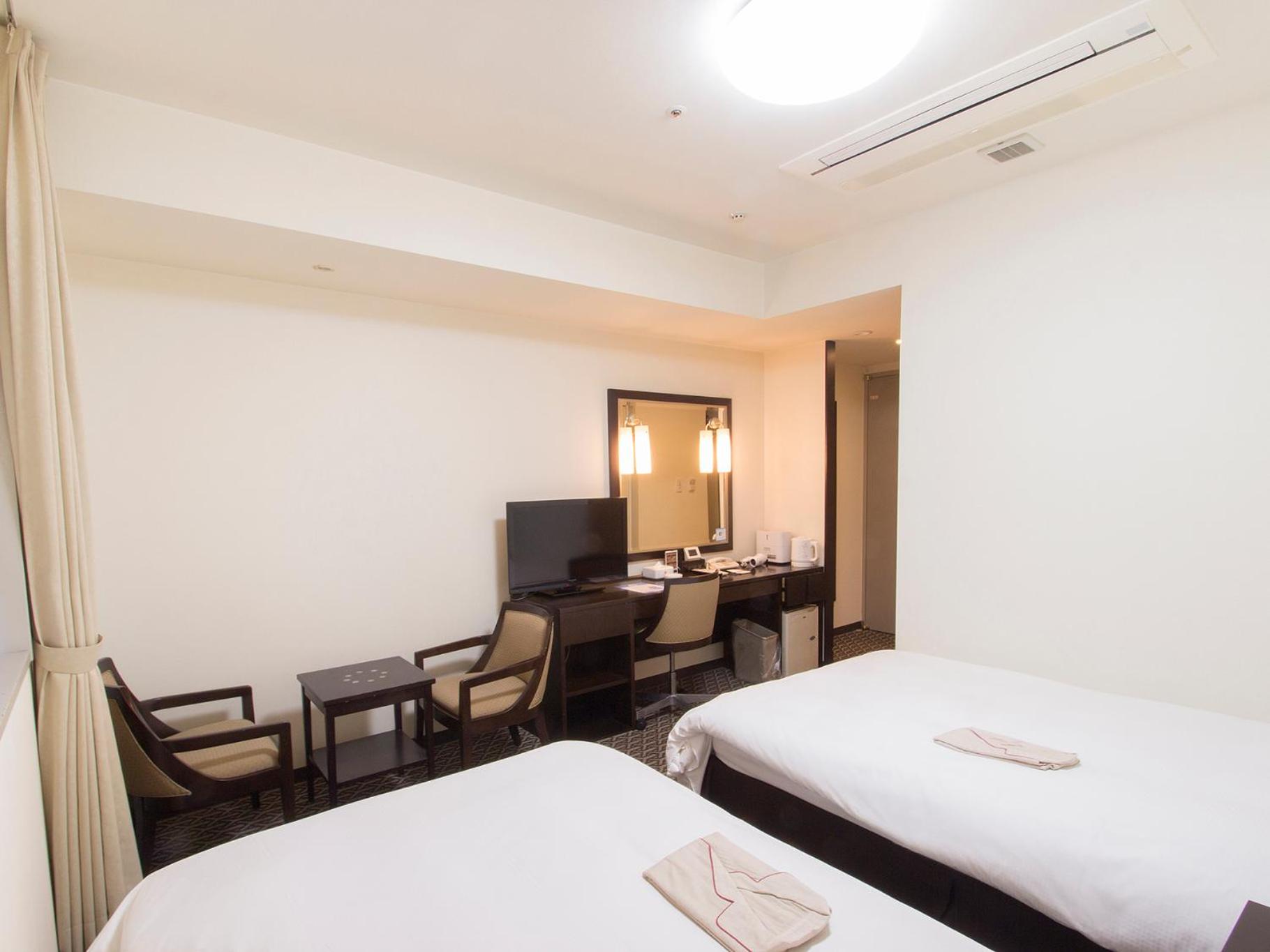 Medium Twin Room - Smoking photo 2