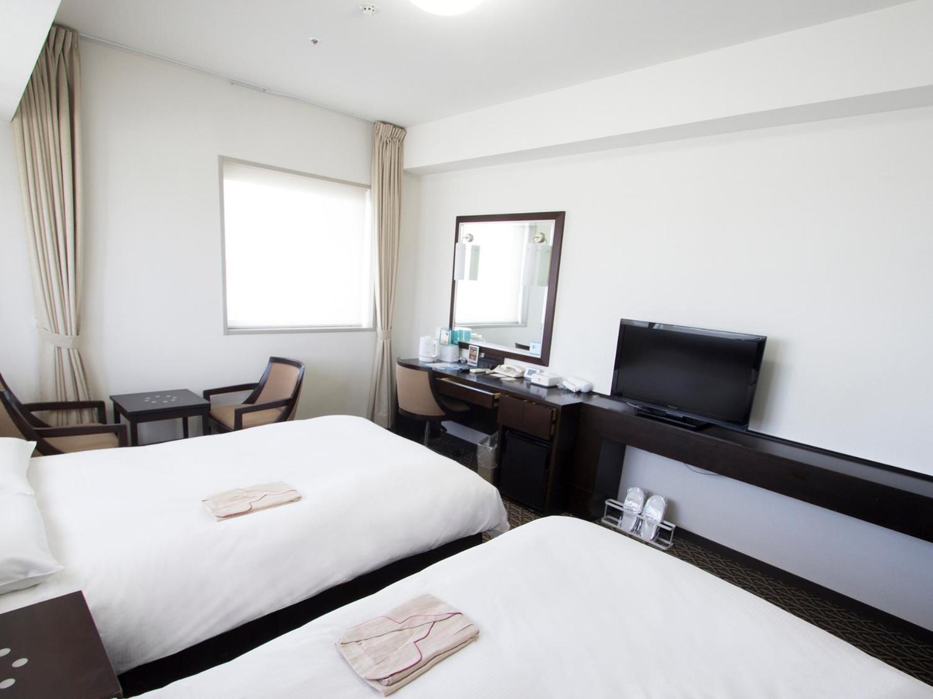 Twin Room - Non-Smoking photo 2