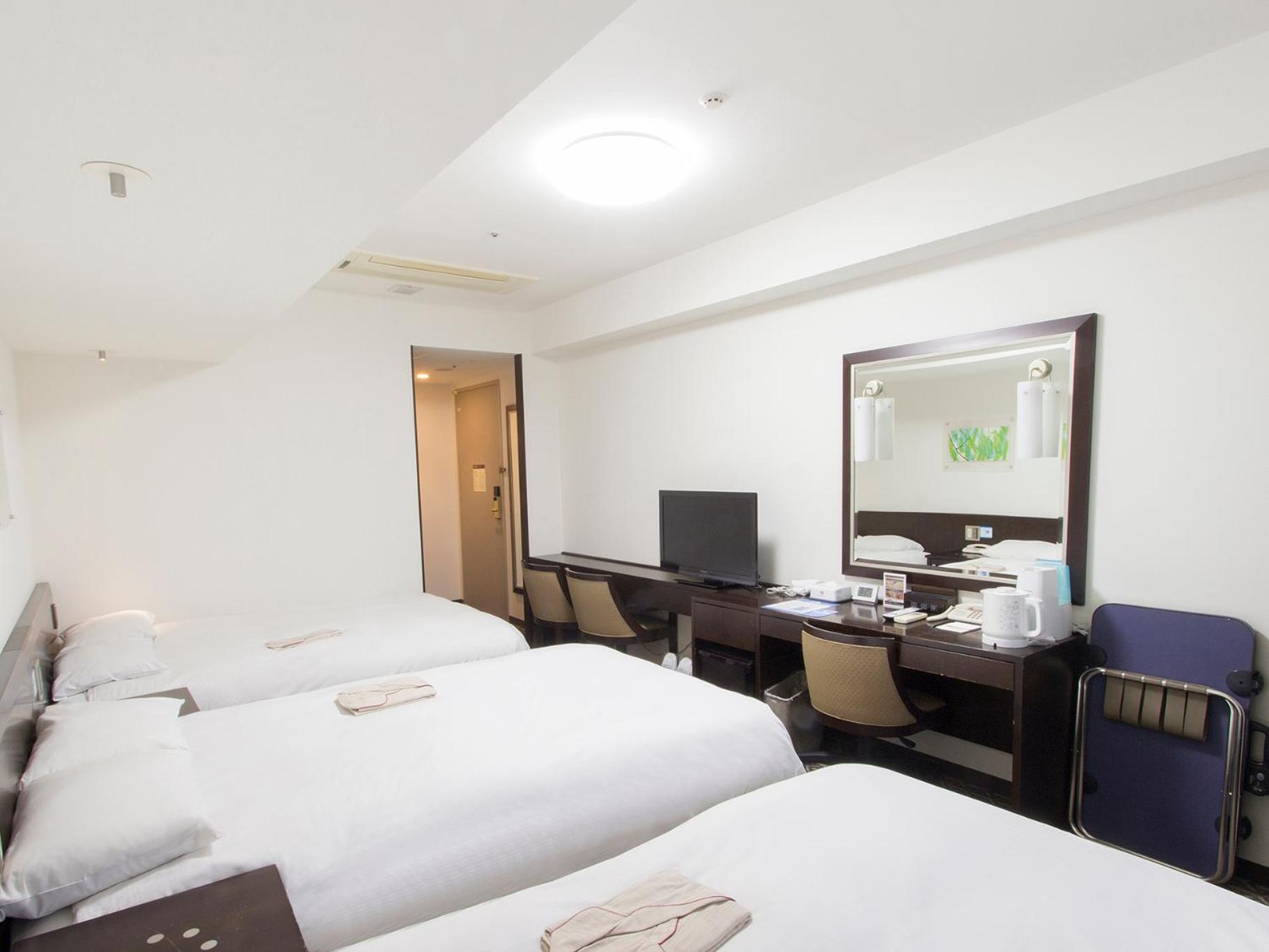 Triple Room - Non-Smoking photo 2