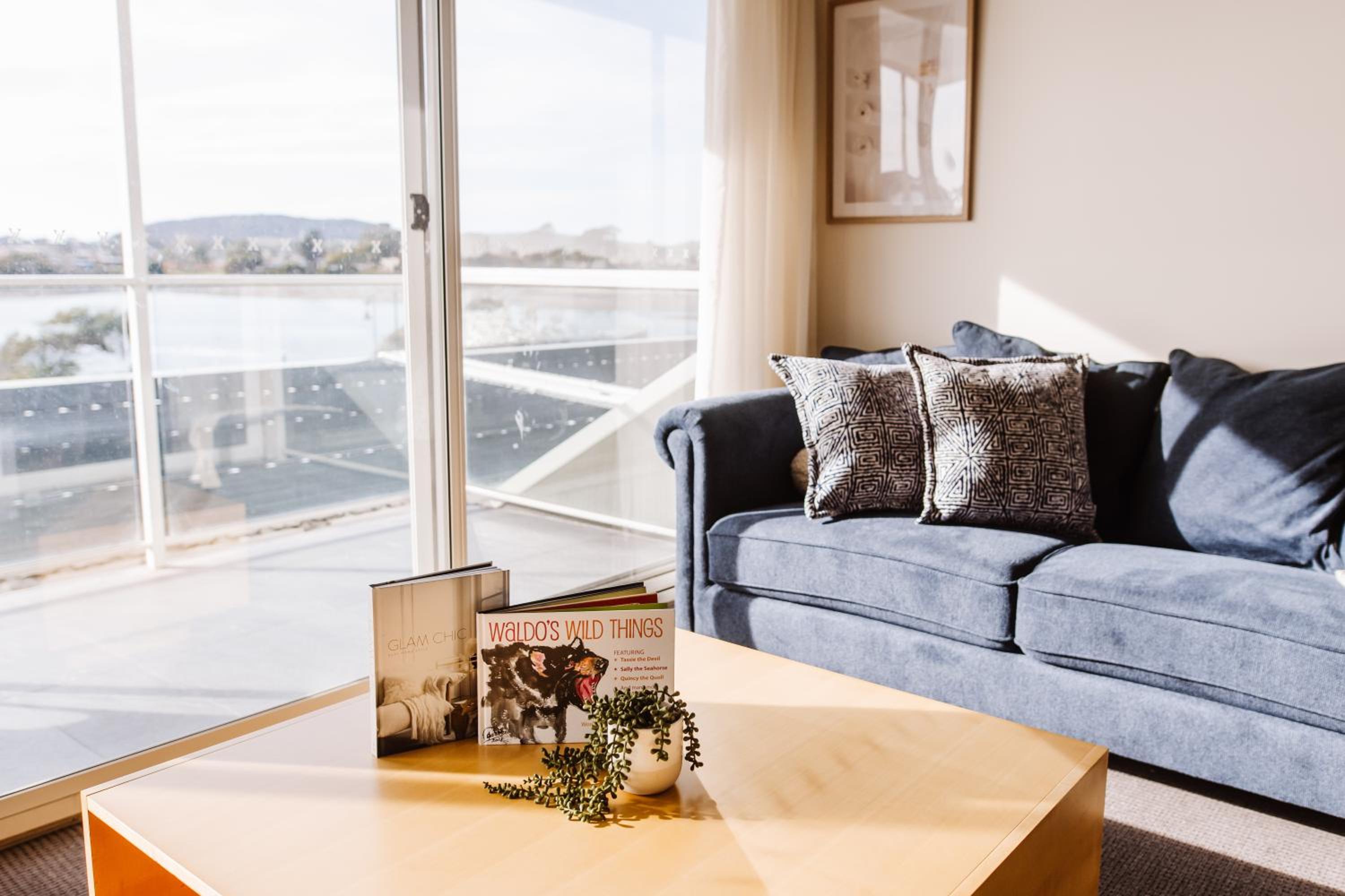 Deluxe Family Suite - Photo 12