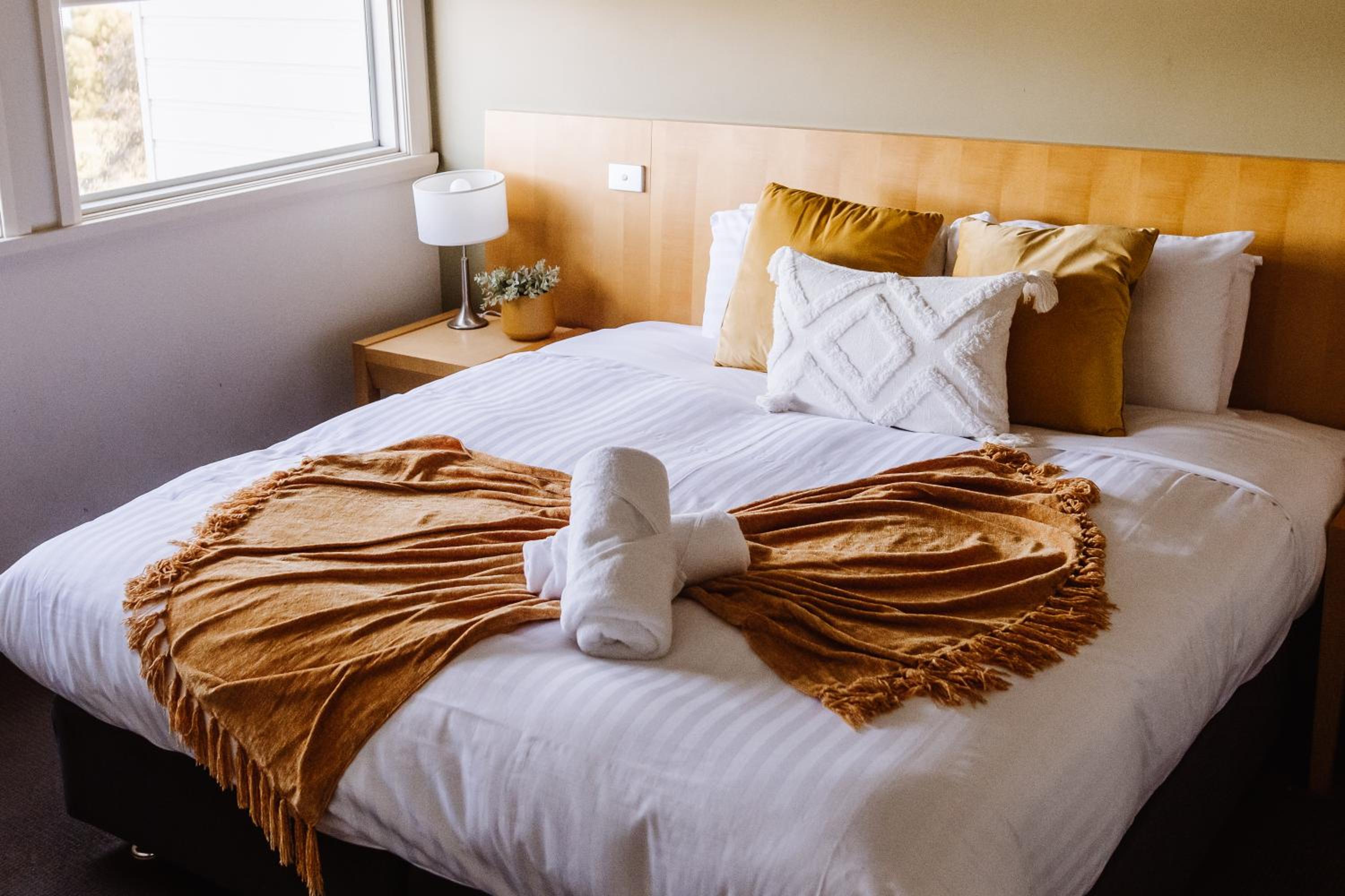 Deluxe Family Suite - Photo 9