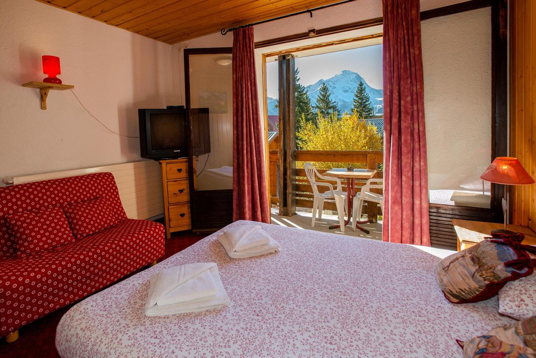 Family Room With Balcony photo 3