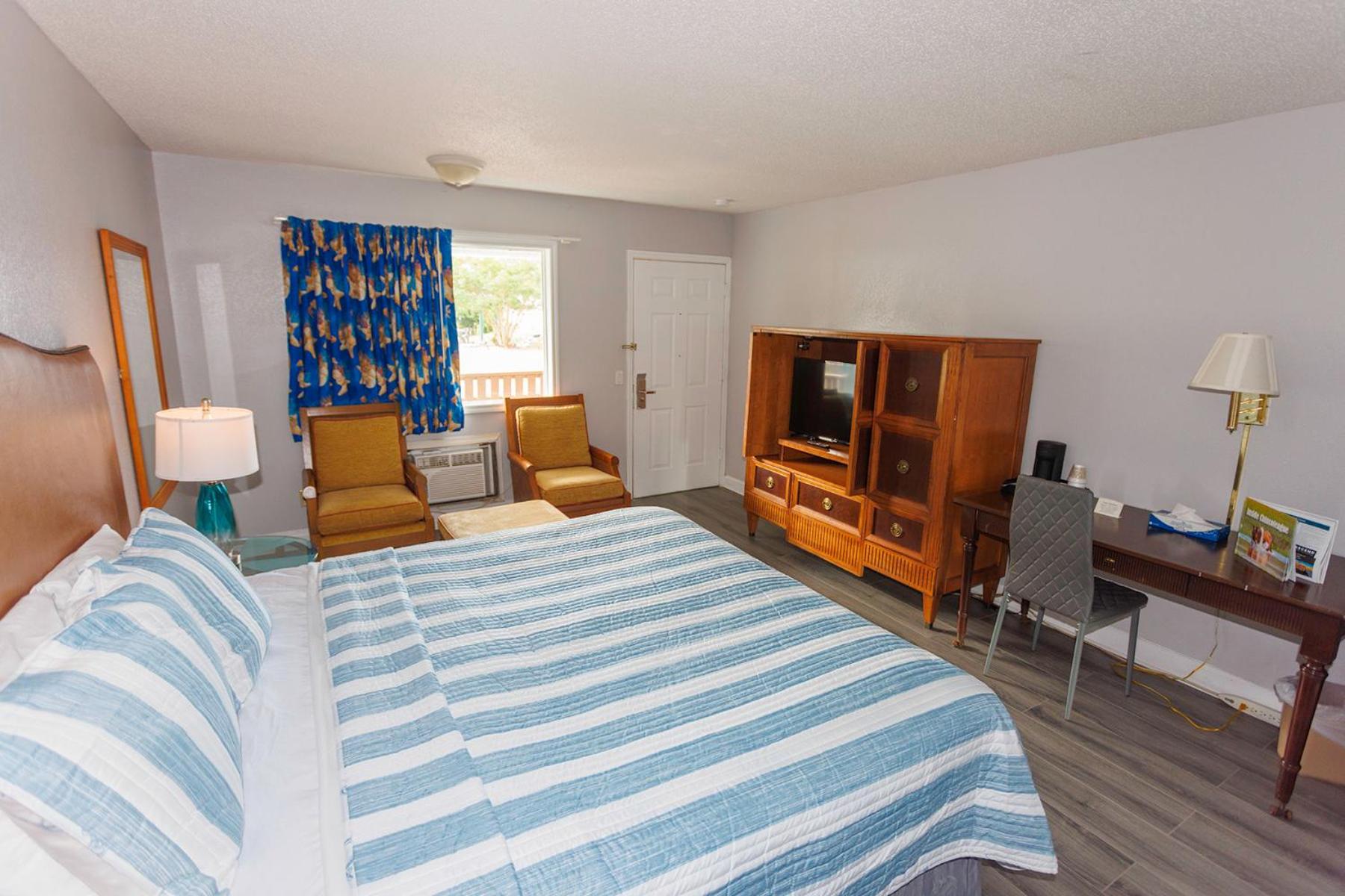 King Room - Non-Smoking - Photo 1
