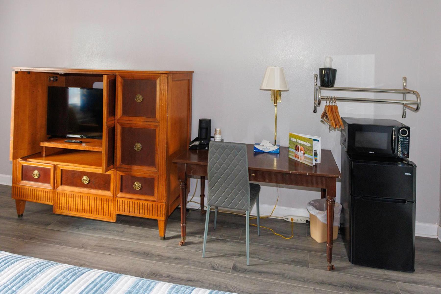 King Room - Non-Smoking - Photo 12