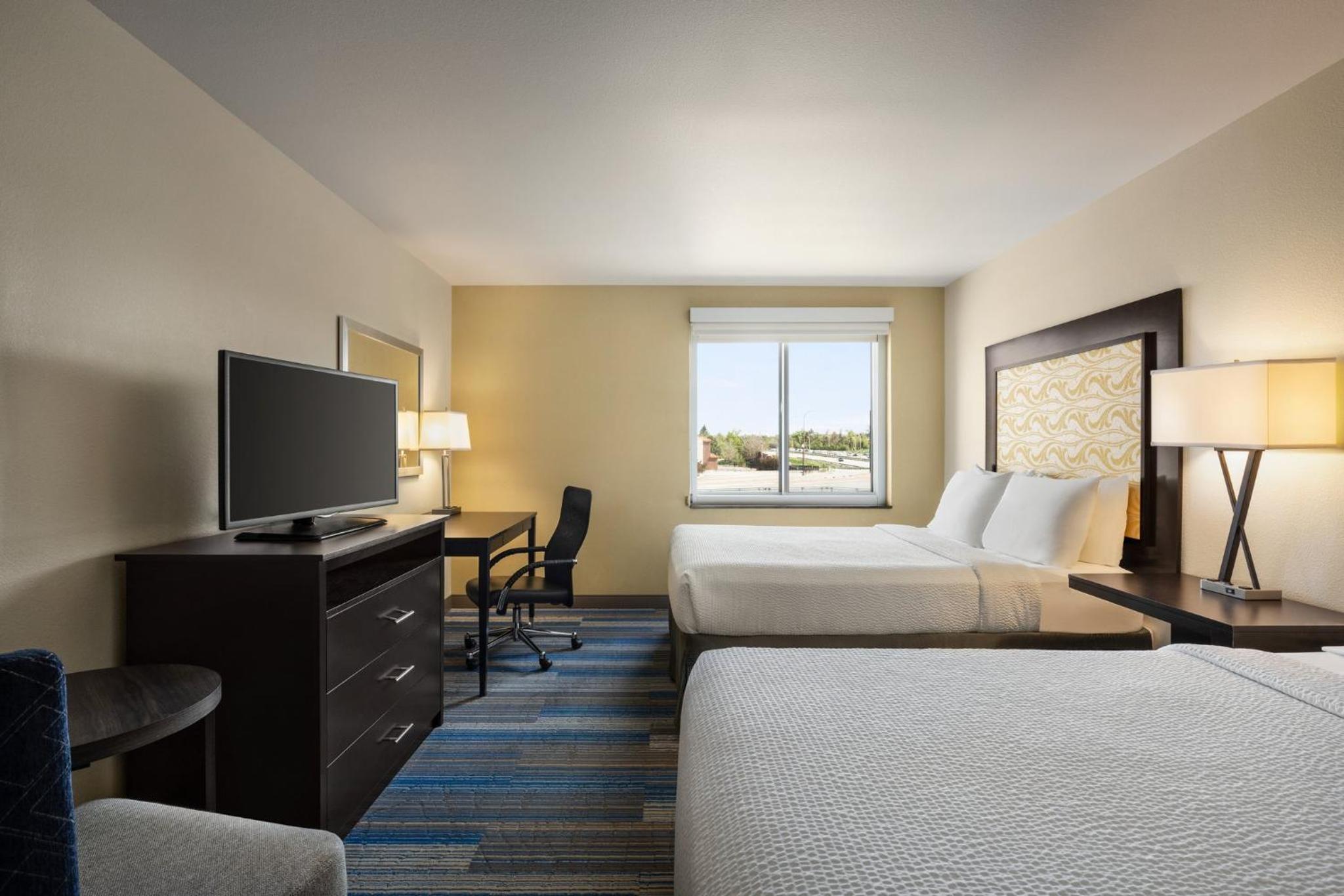 Queen Room with Two Queen Beds - Hearing Accessible/Non-Smoking, photo 6