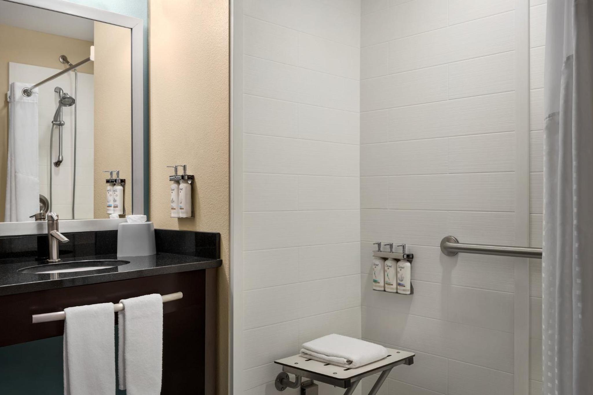 King Room - Mobility Access/Hearing Accessible photo 3
