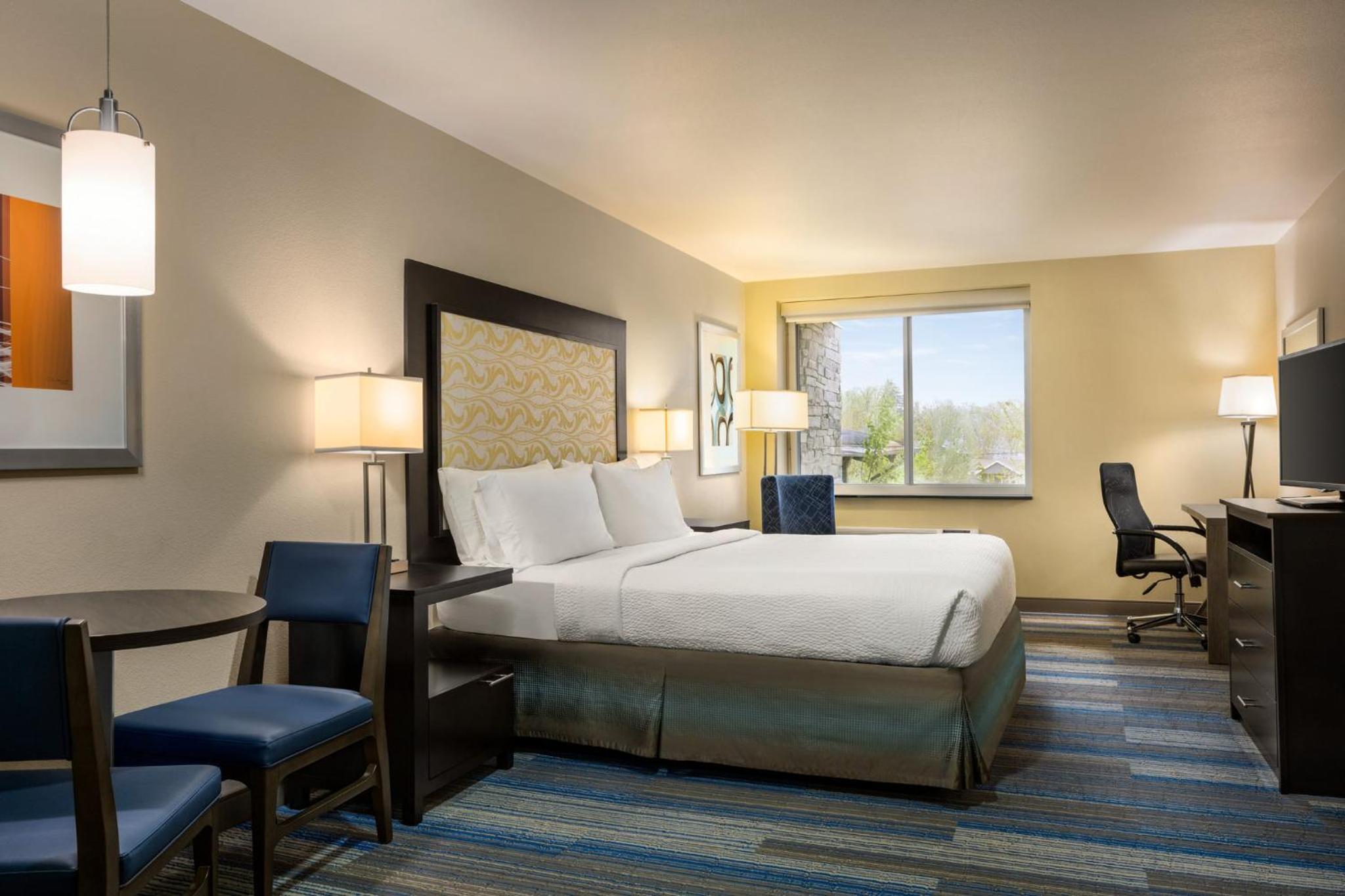 King Suite with Sofa Bed photo 2
