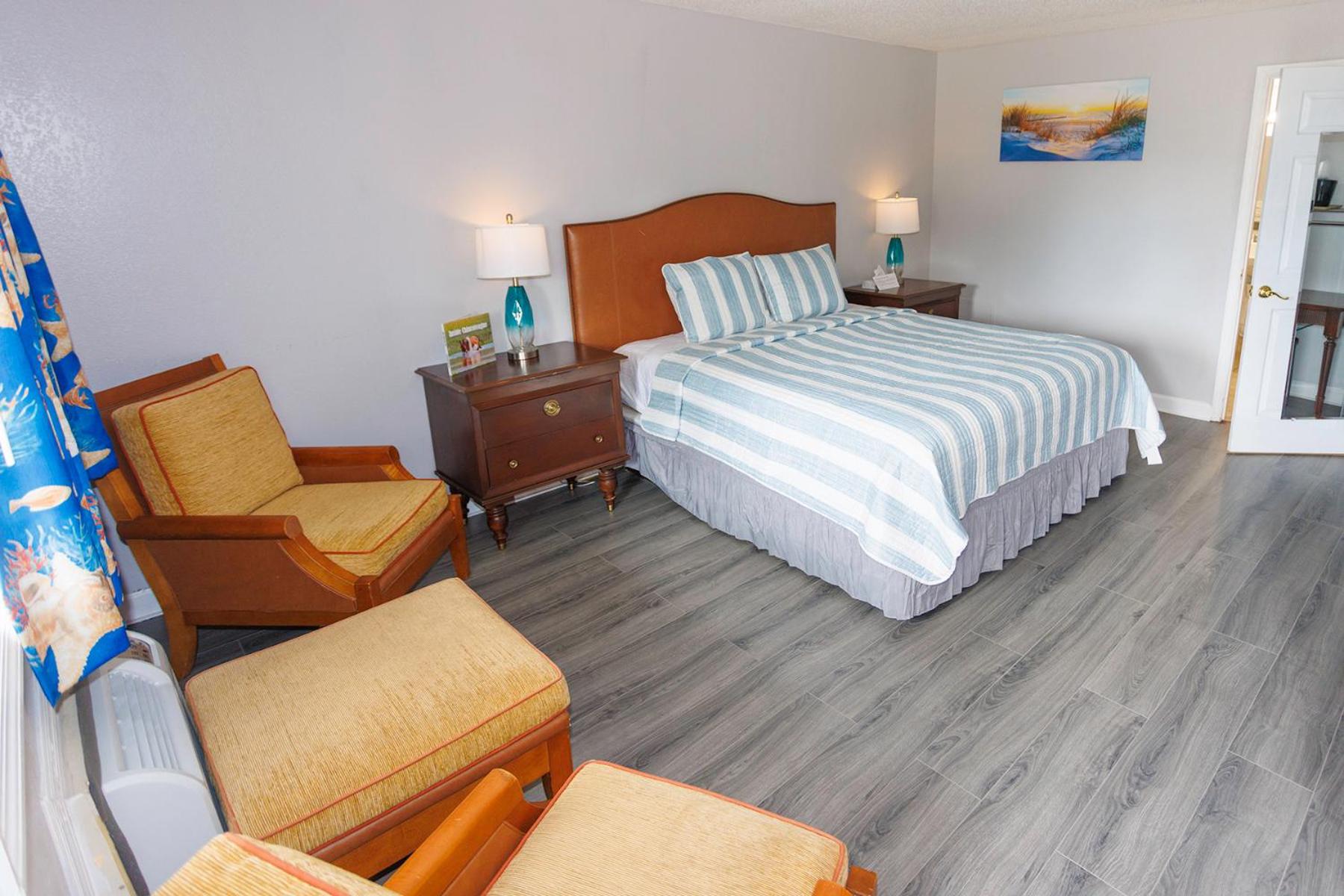 King Room - Non-Smoking - Photo 16