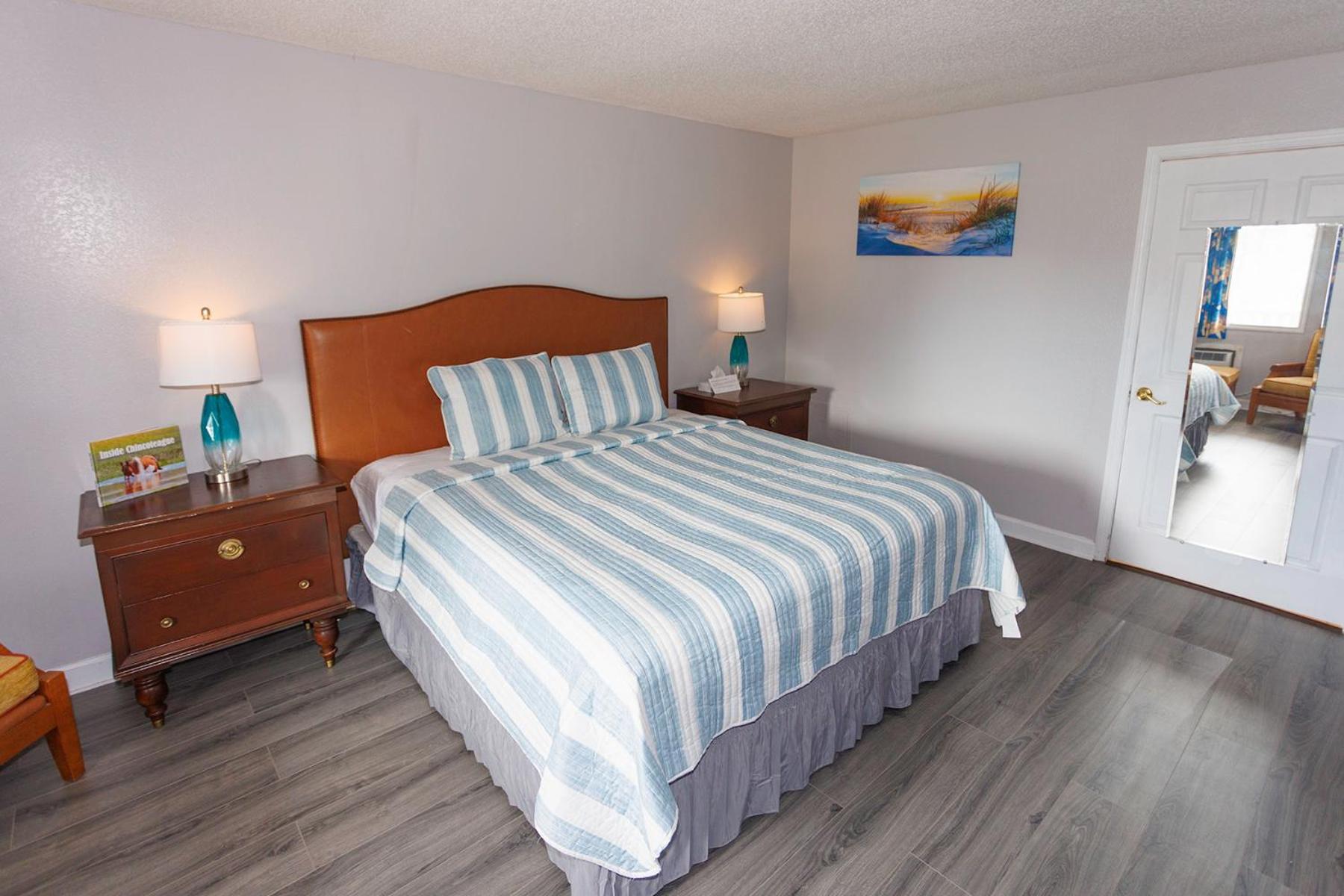 King Room - Non-Smoking - Photo 14