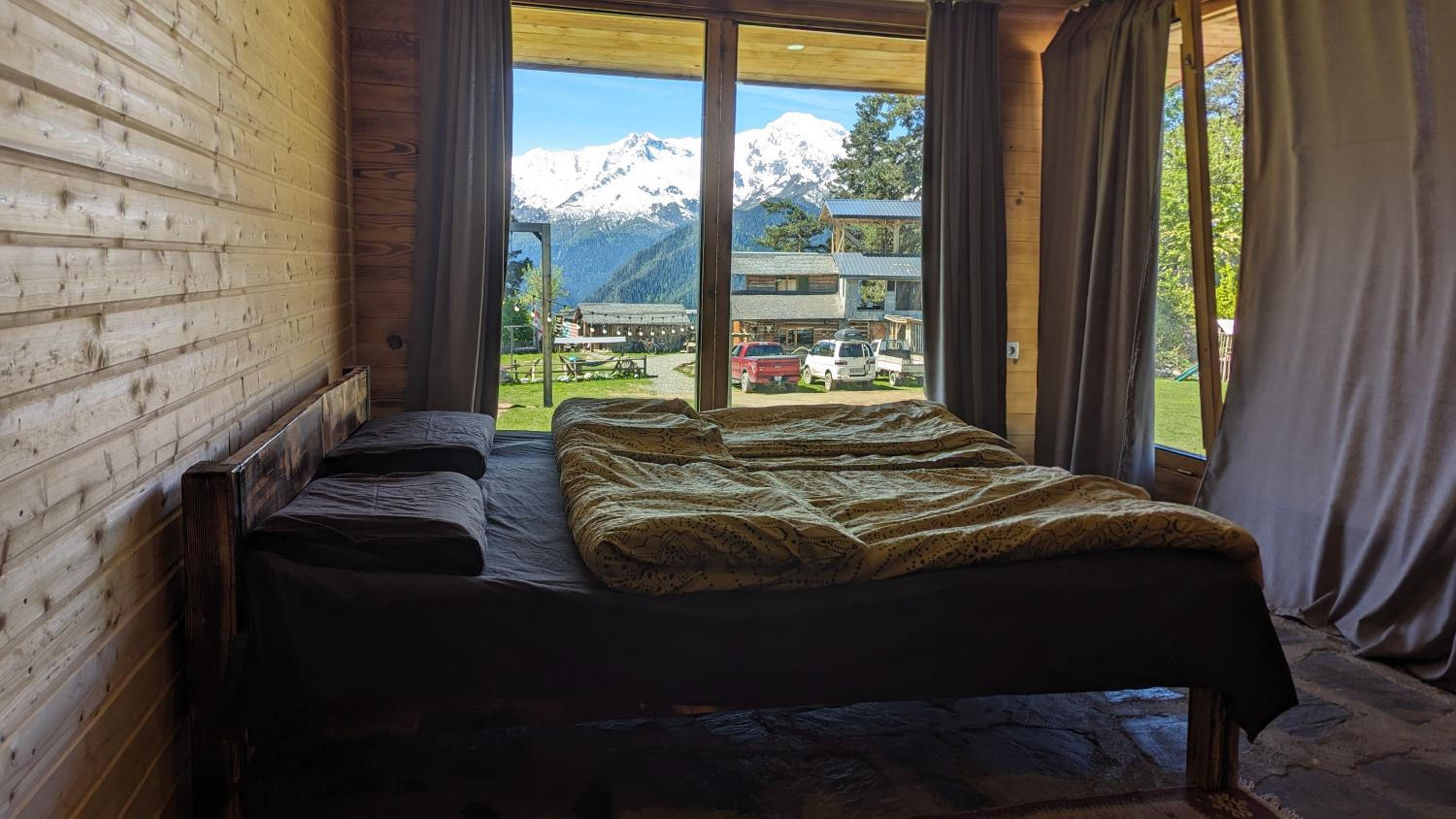 Apartment with Mountain View photo 3