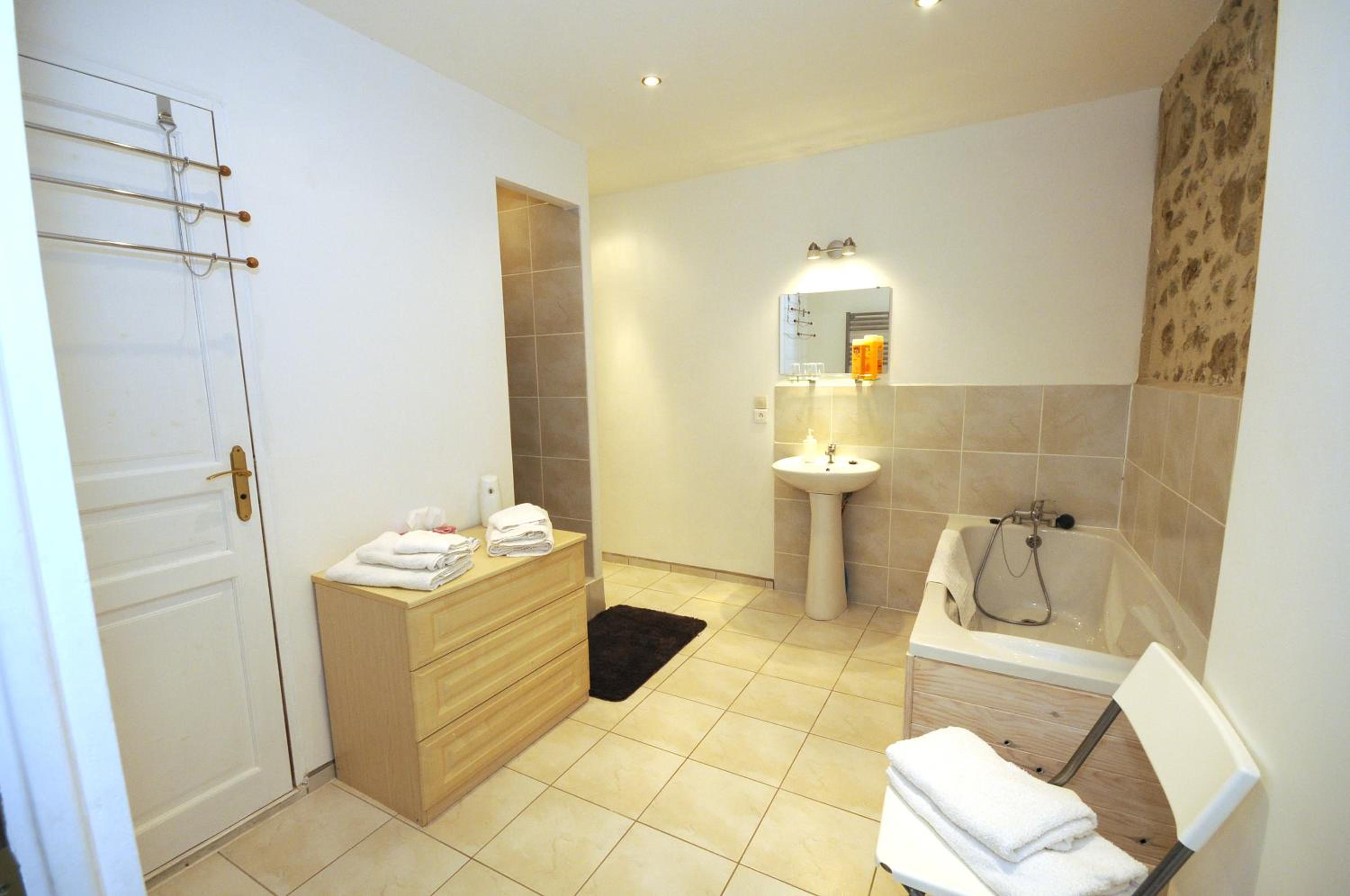 Family Suite - Photo 8