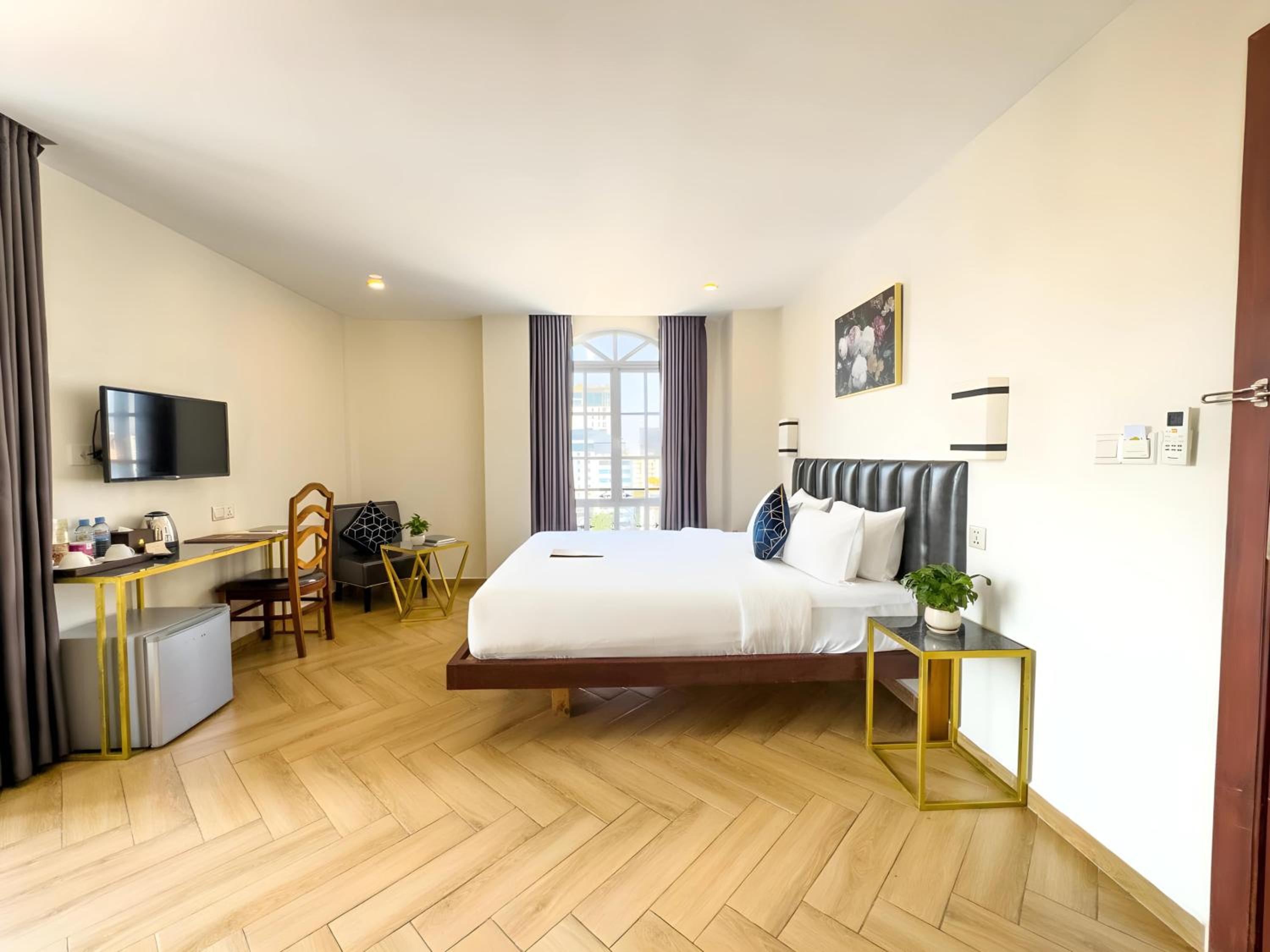 Luxury Suite - Photo 12