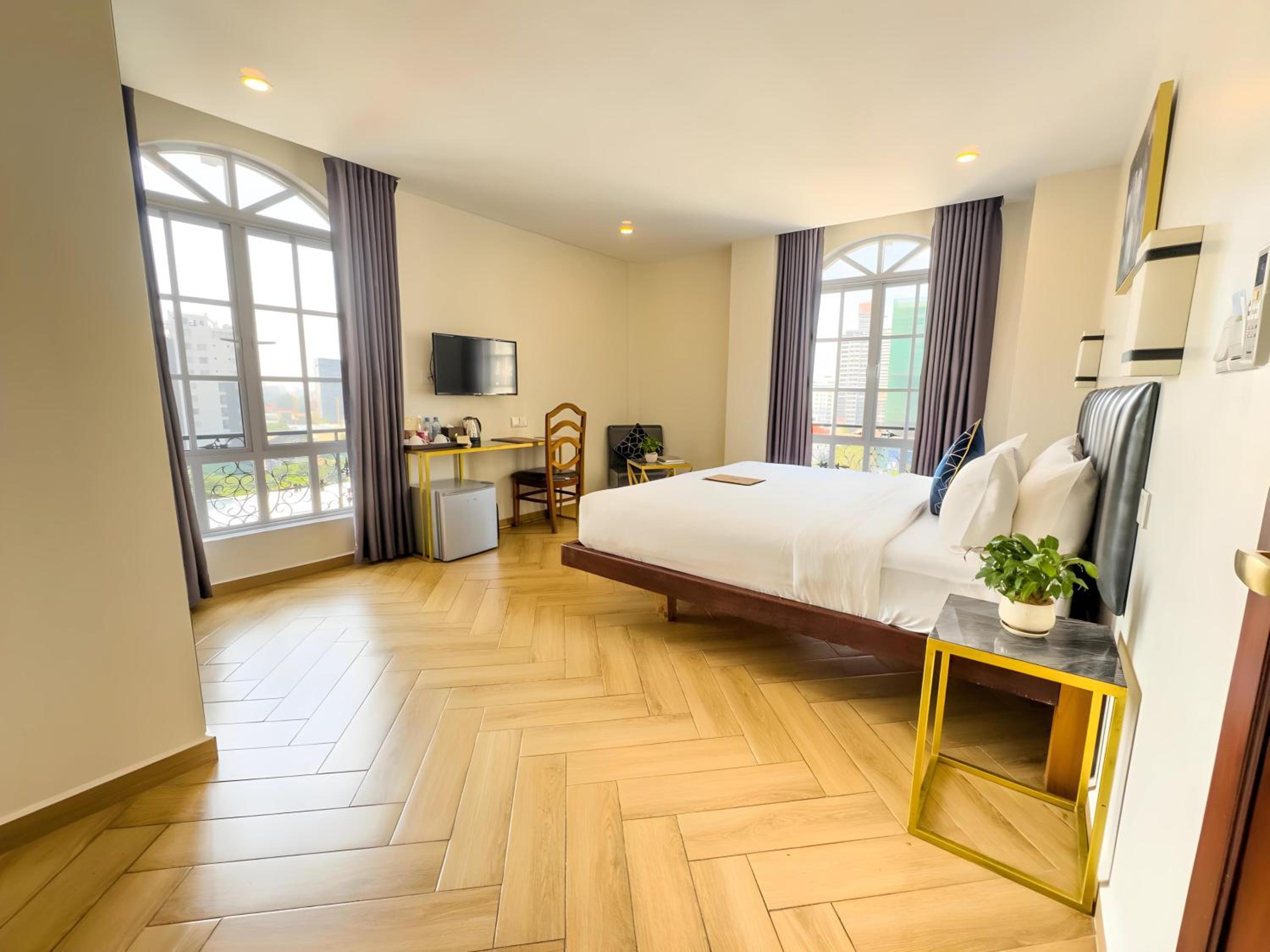 Luxury Suite - Photo 11