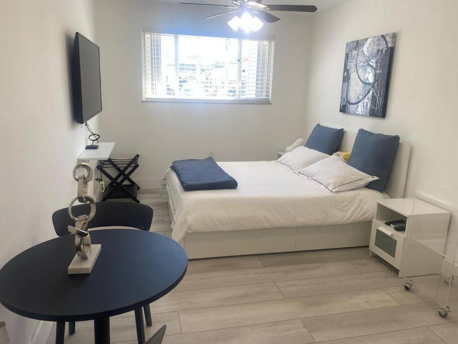 One-Bedroom Apartment photo 1