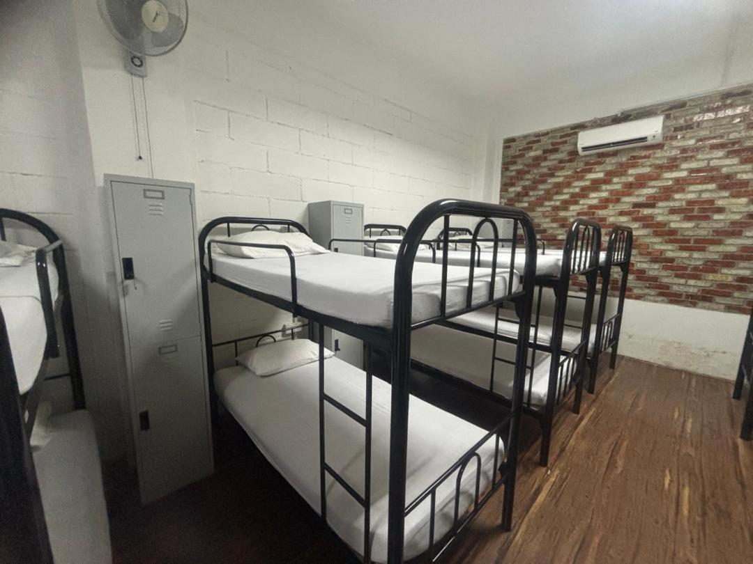 Male Dormitory Room photo 2