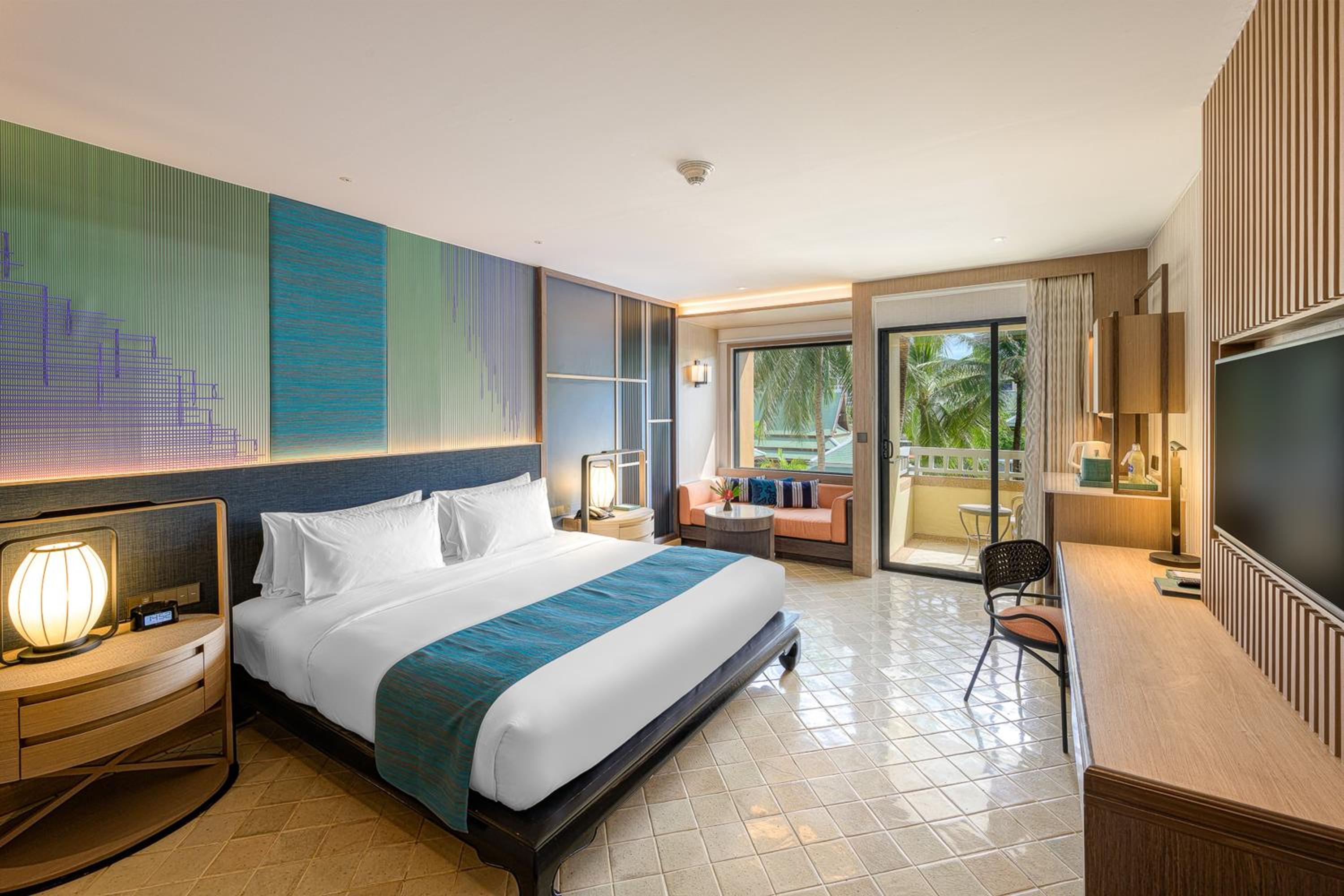 Premium King Room with Balcony and Pool View - Photo 9