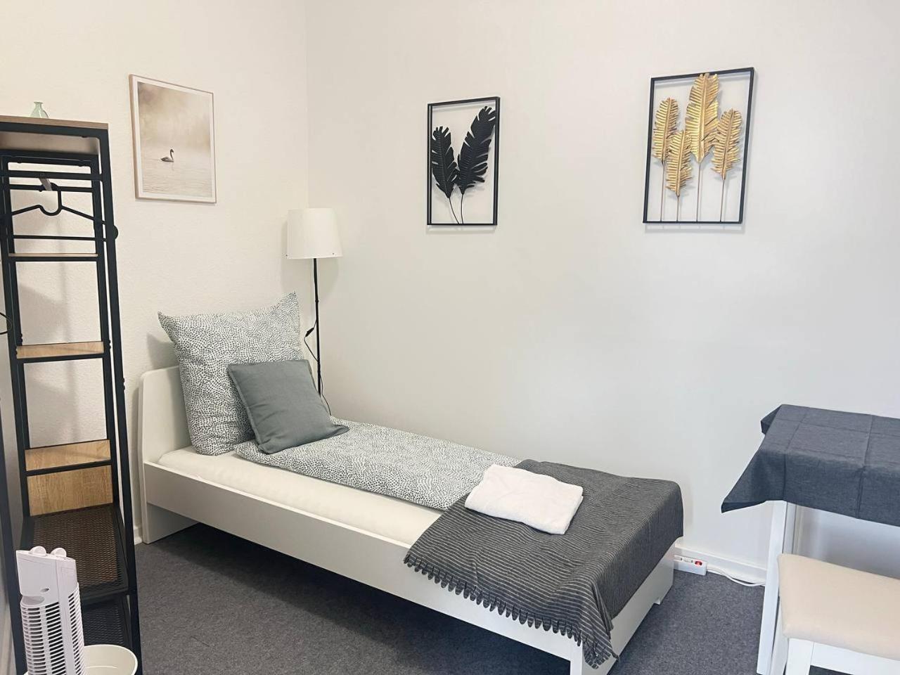 Single Room with Shared Bathroom photo 3