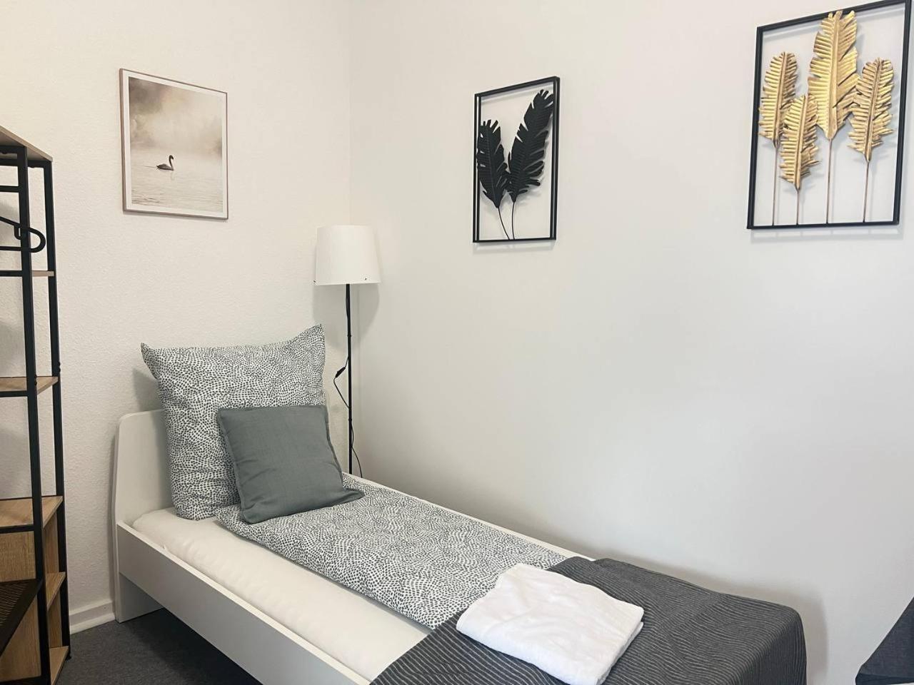 Single Room with Shared Bathroom photo 2