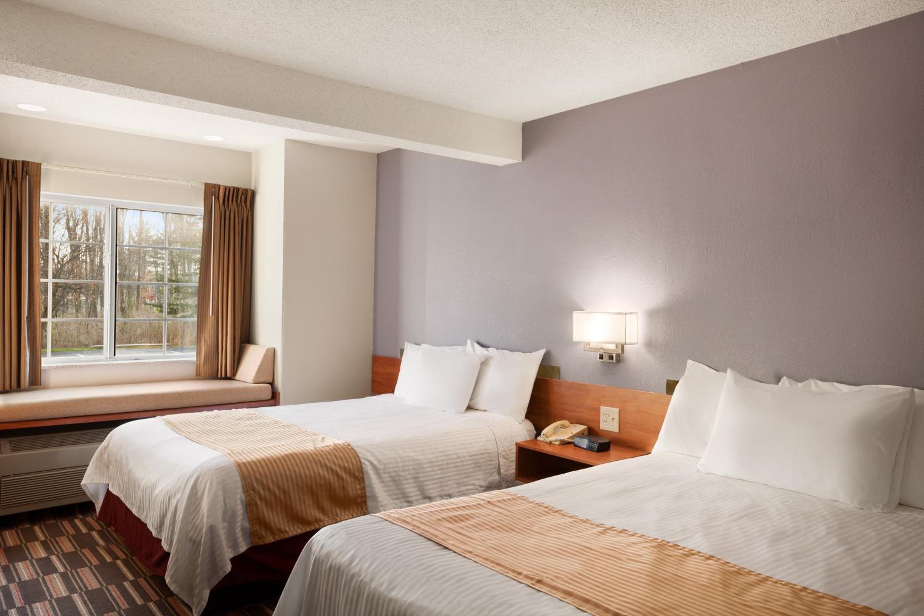 Queen Room with Two Queen Beds - Non-Smoking - Photo 1