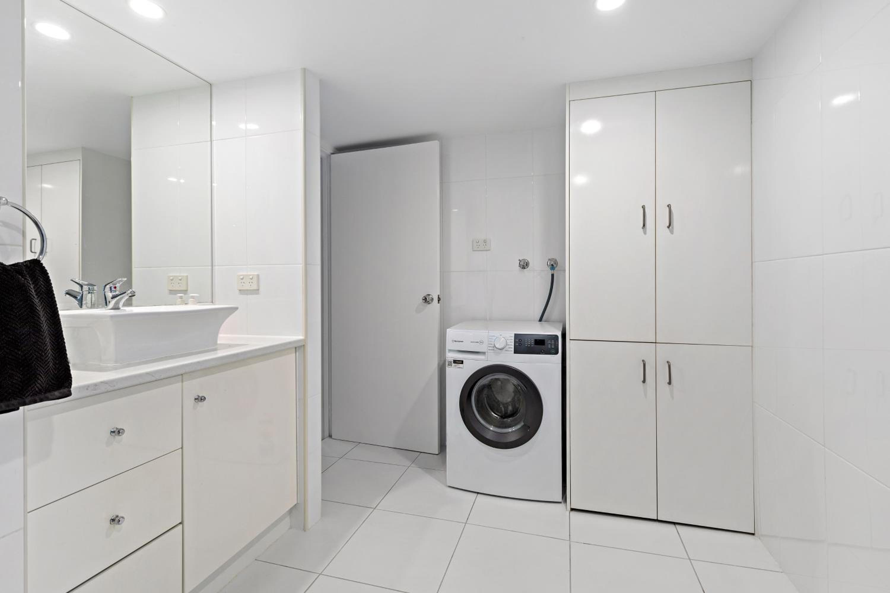 Two Superior Bedroom Apartment thumbnail 6