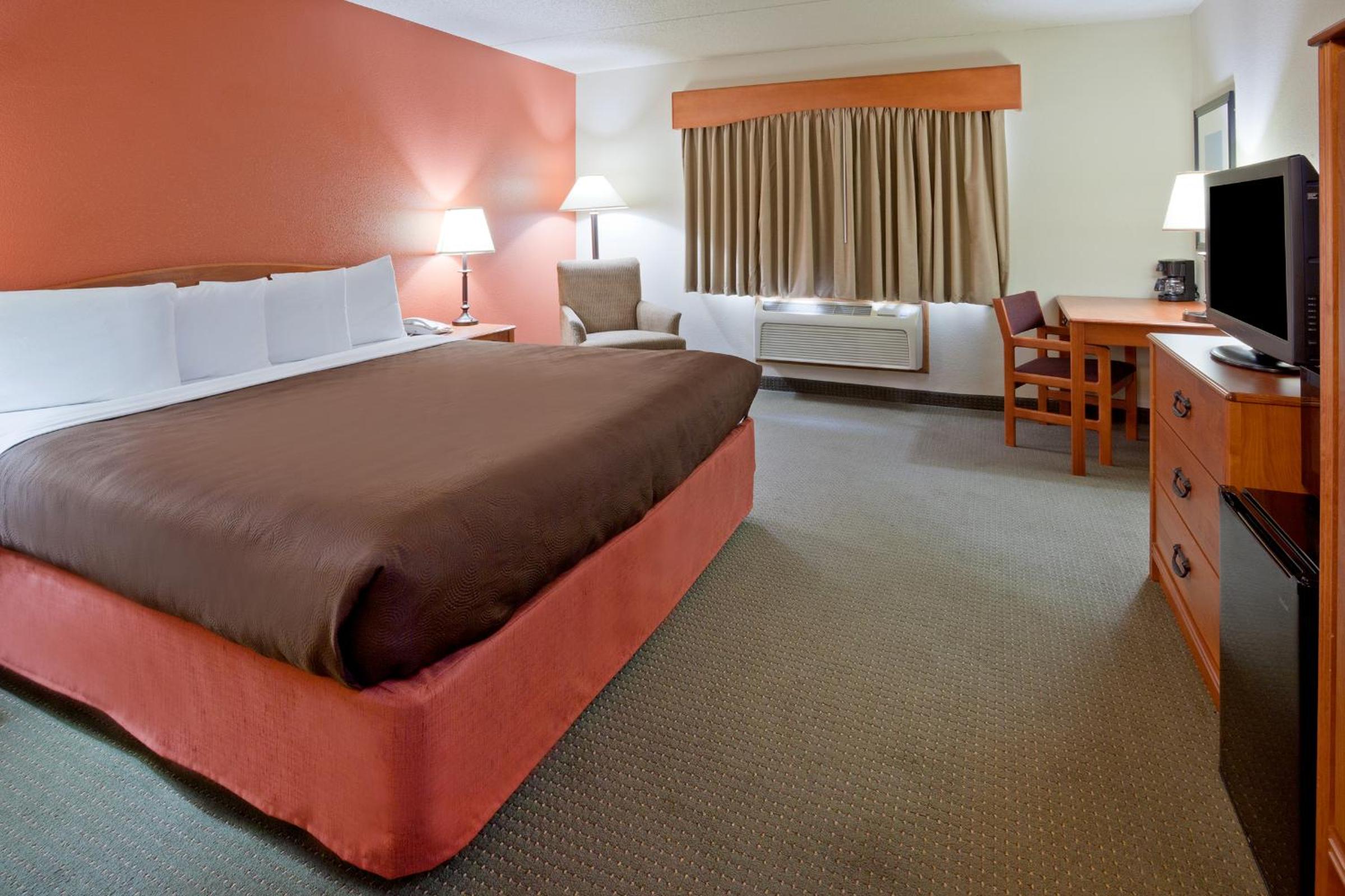 King Room - Non-Smoking - Photo 1