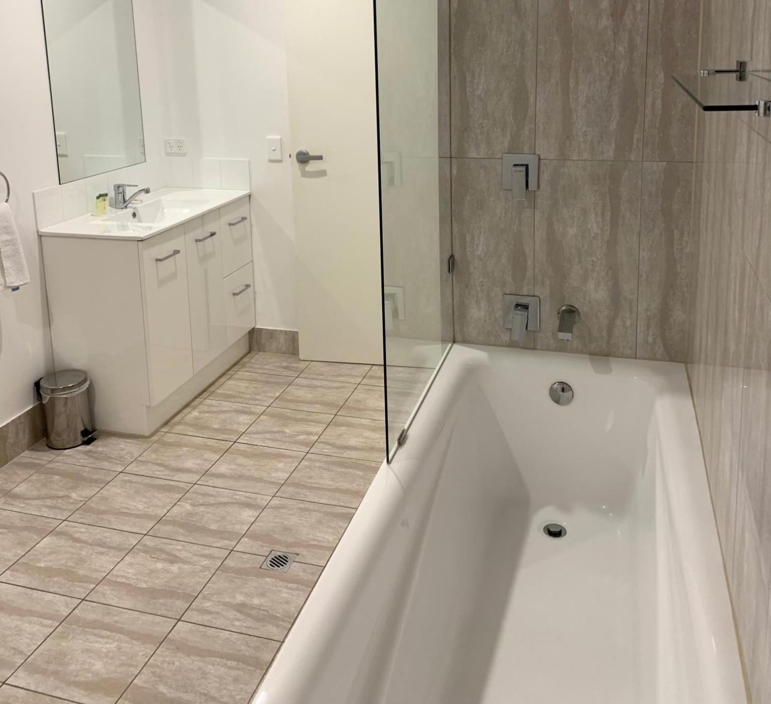 Deluxe One-Bedroom Apartment - Non Pet Friendly thumbnail 6