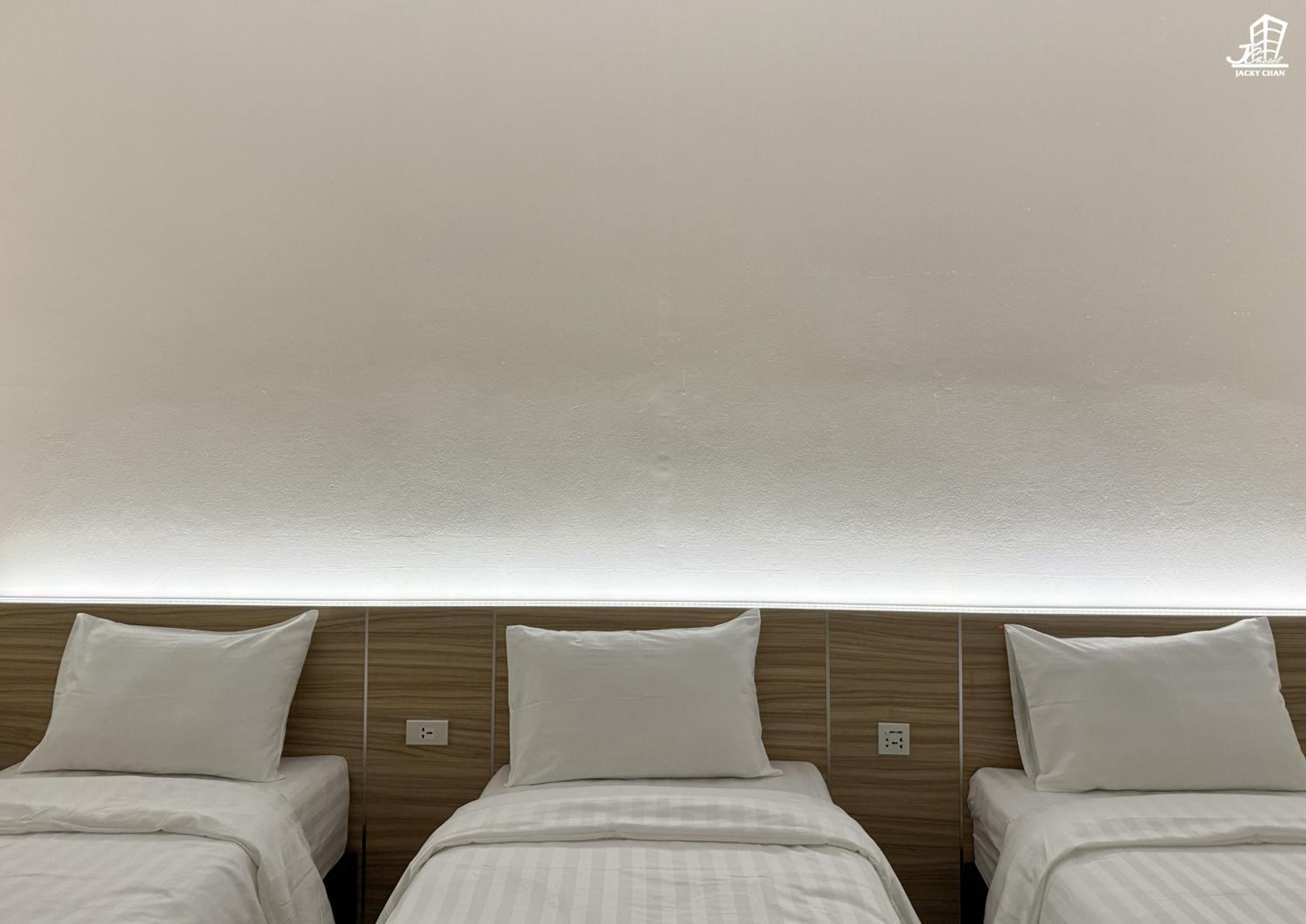 Classic Triple Room - Photo 11