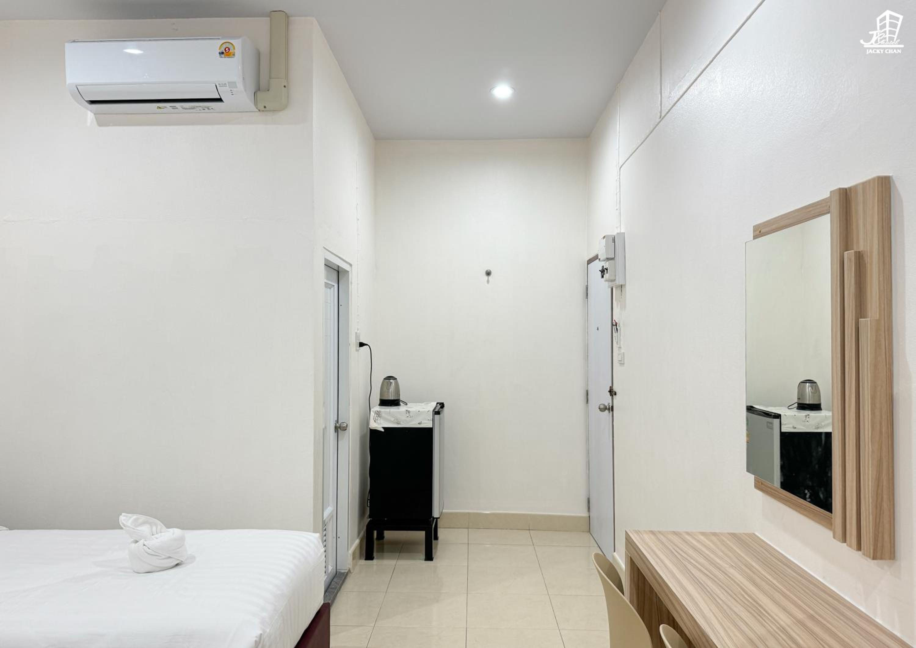 Classic Triple Room - Photo 12