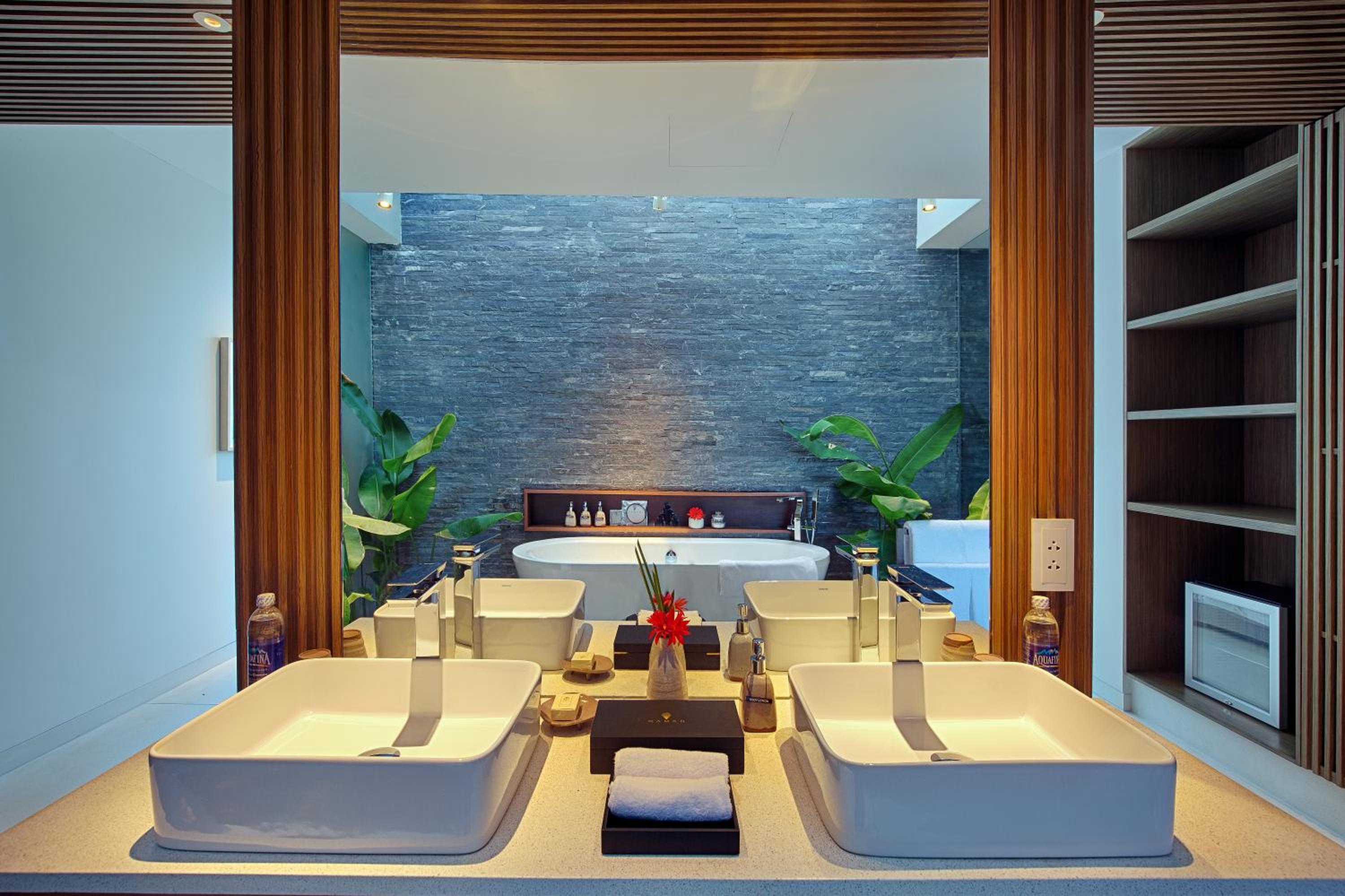 Three-Bedroom Beachfront Villa with Private Pool and Bathtub, photo 6