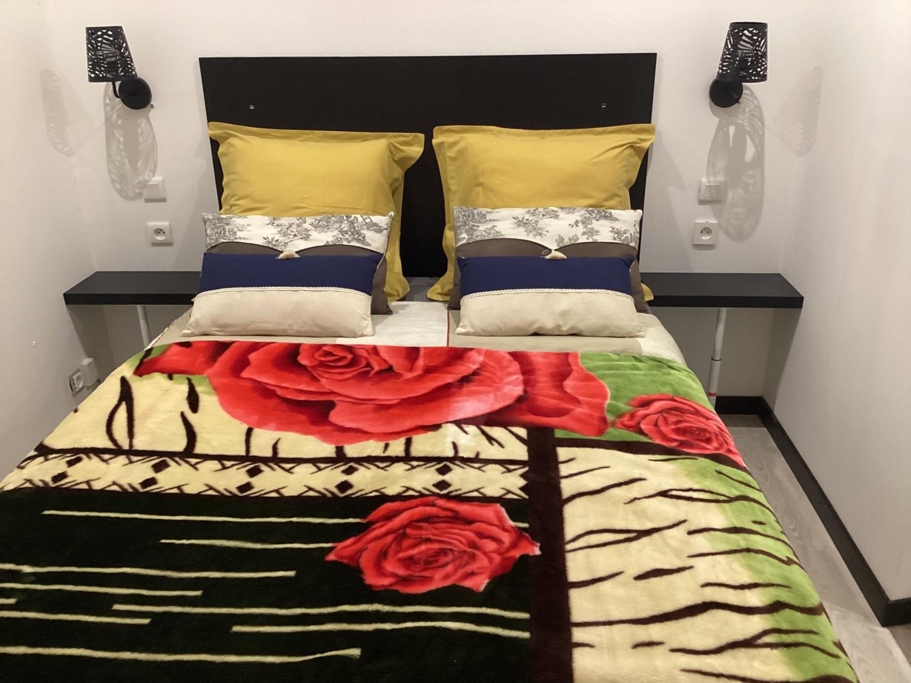 Deluxe Room - Photo 5
