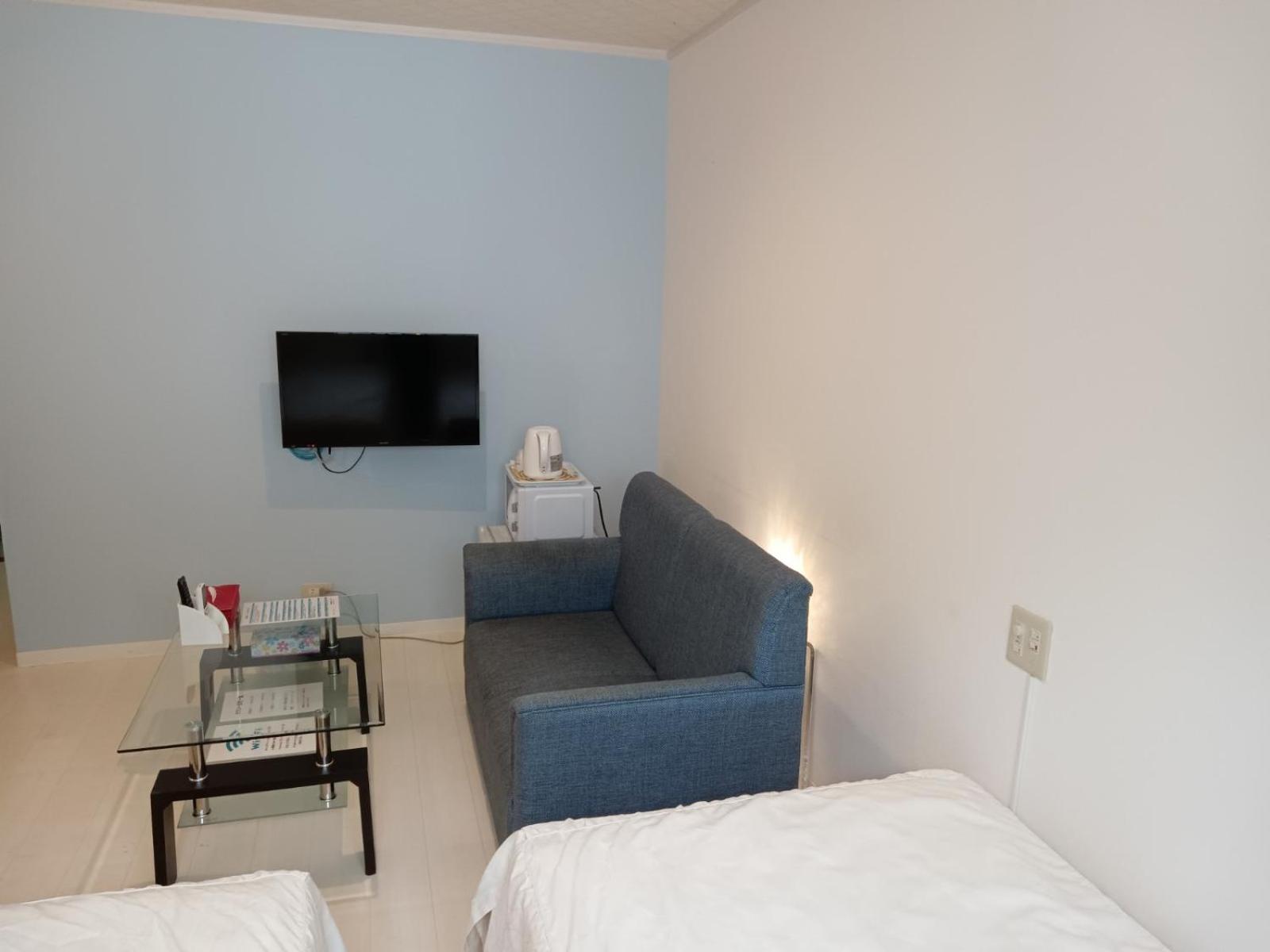 Standard Twin Room - Photo 11