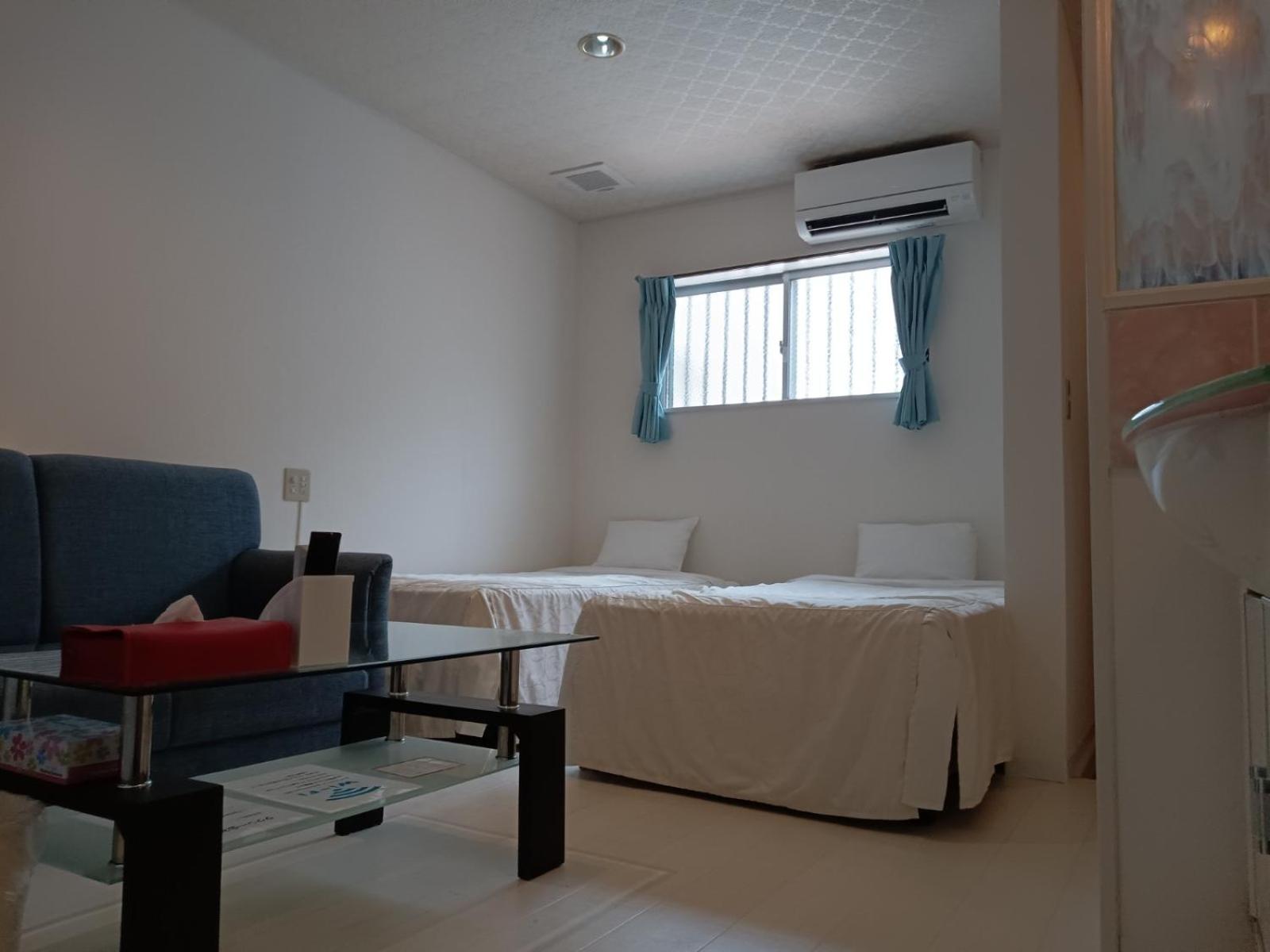 Standard Twin Room - Photo 9
