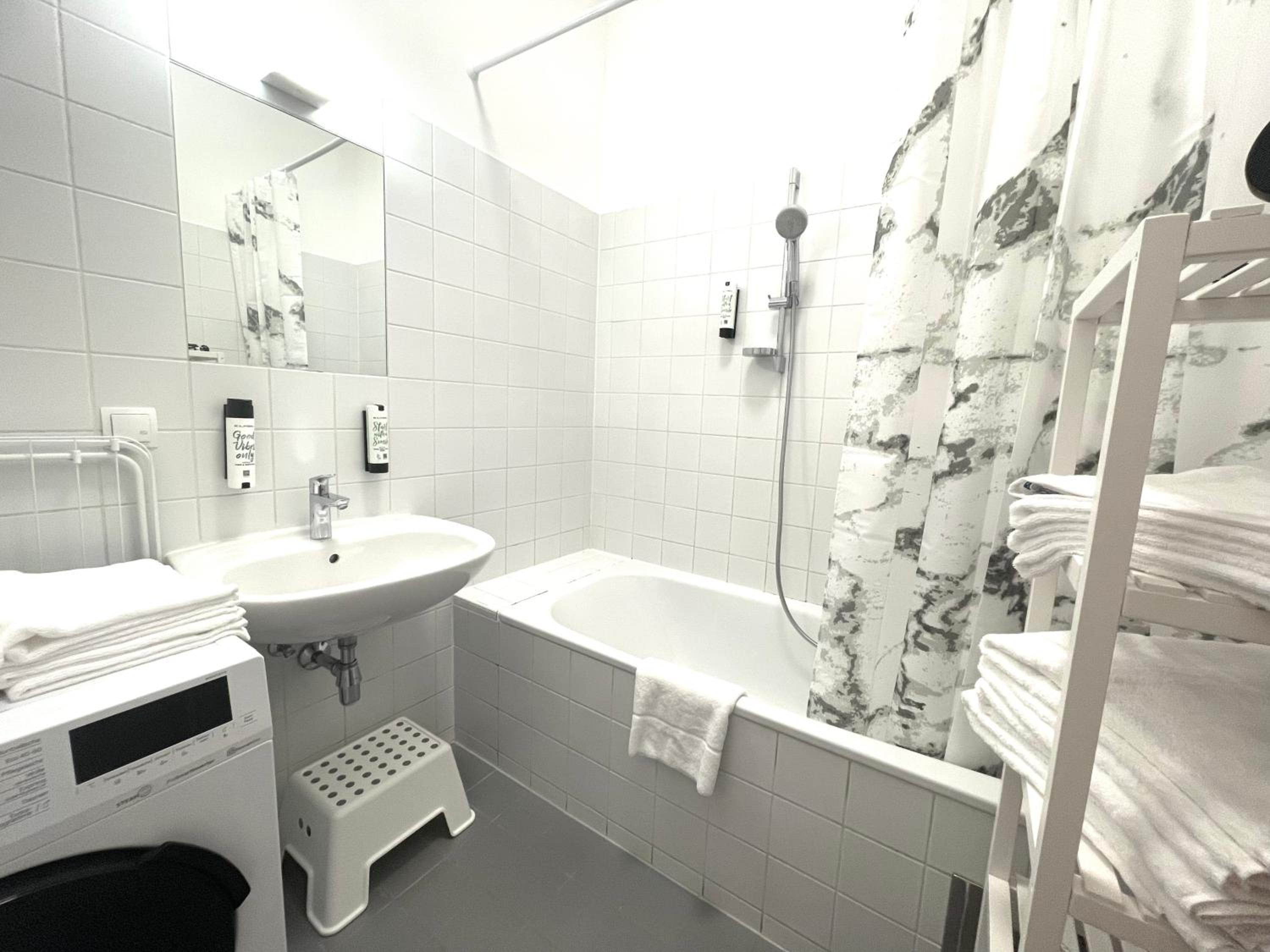Deluxe One-Bedroom Apartment with City View photo 3