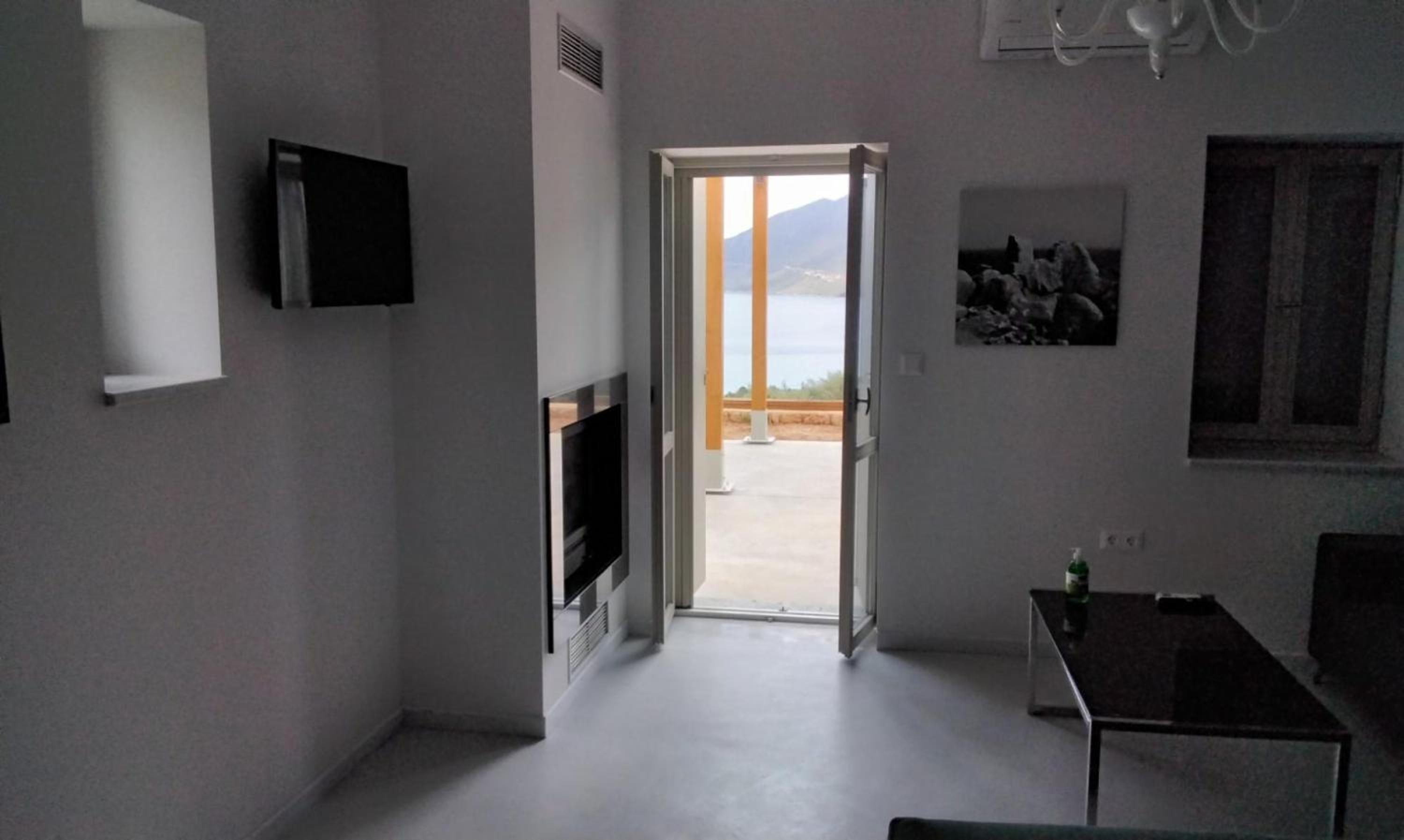 Two-Bedroom Townhouse - Photo 9